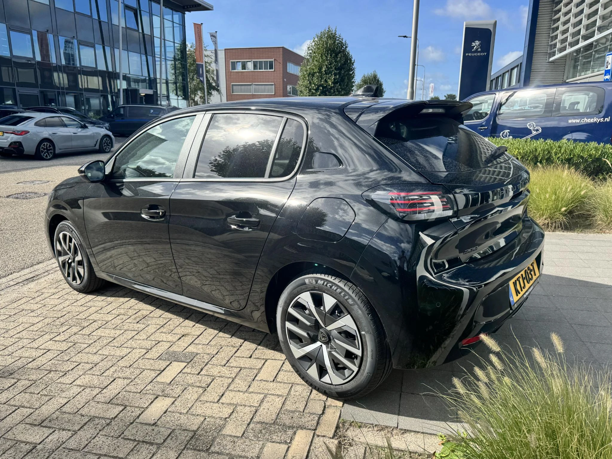 Peugeot-208-image-2