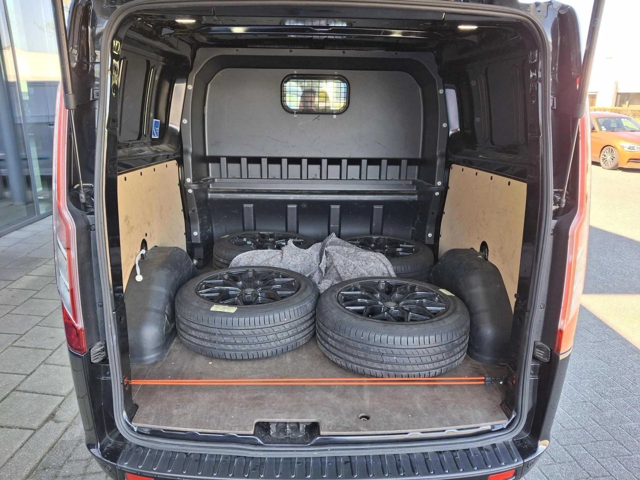 Ford-Transit Custom-image-7