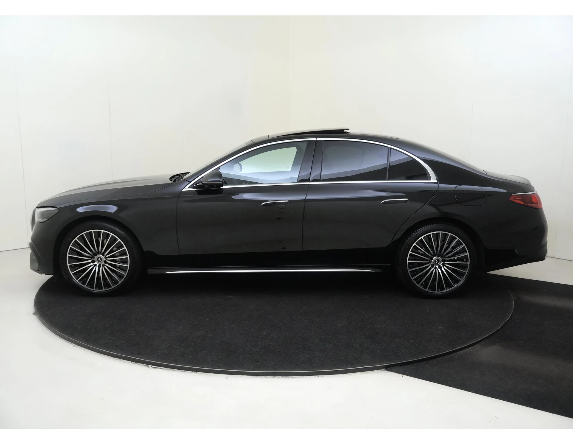 Mercedes-Benz-E-Klasse-image-7