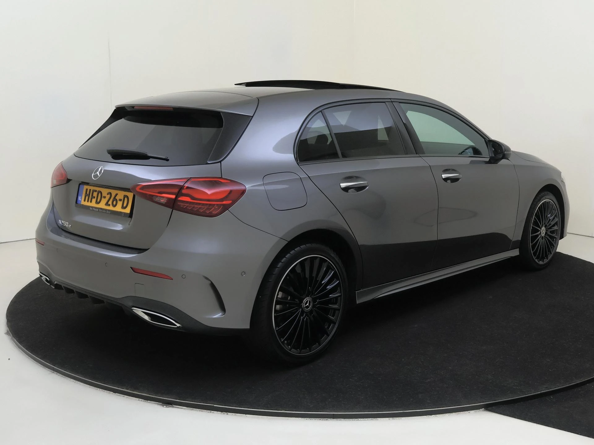 Mercedes-Benz-A-Klasse-image-1