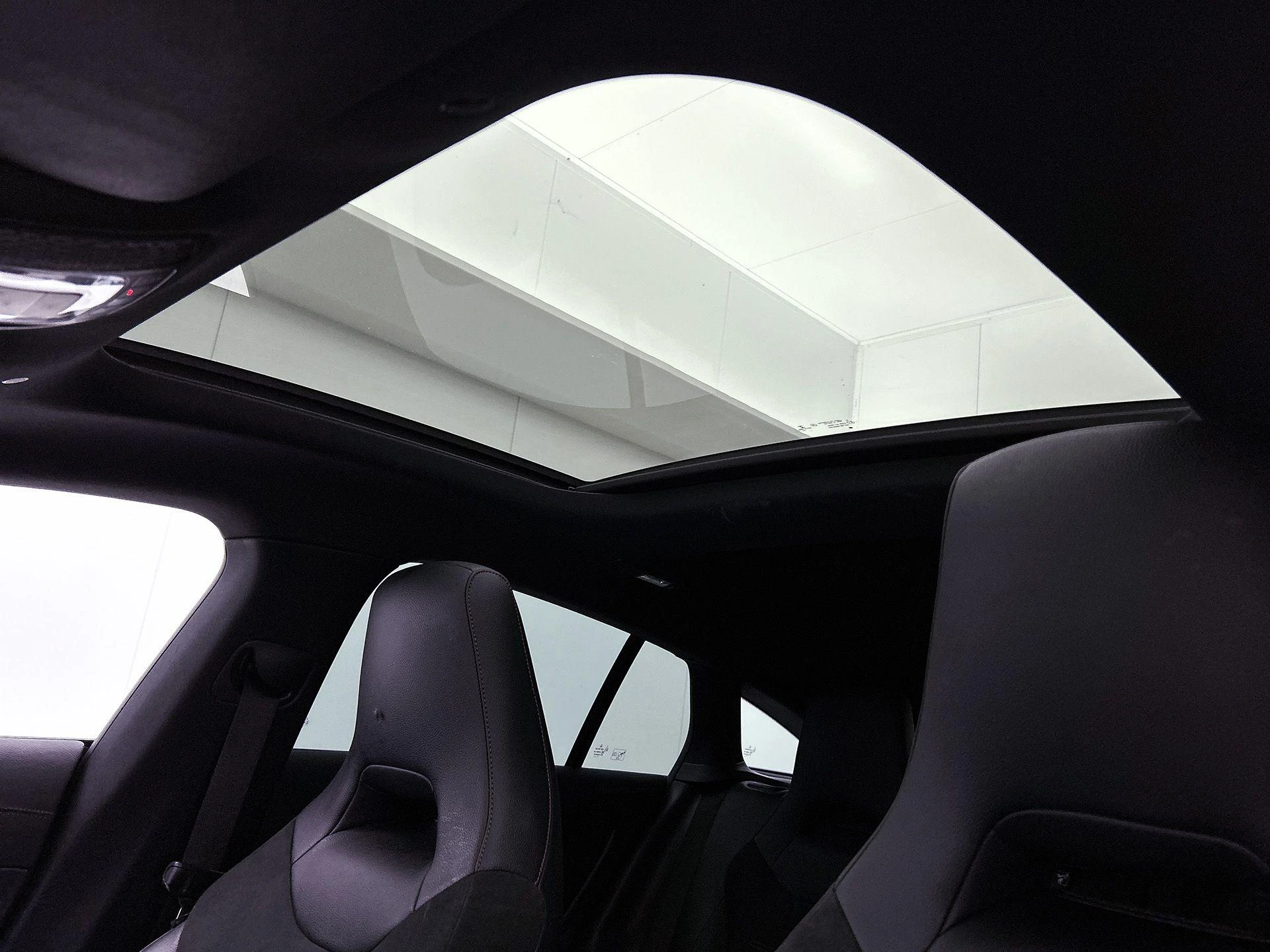 Mercedes-Benz-CLA-image-36