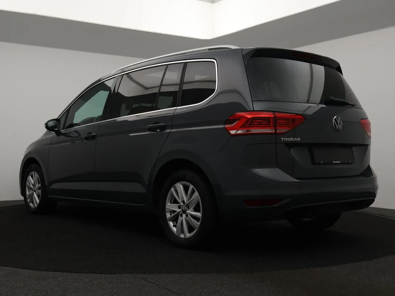 Volkswagen-Touran-image-10