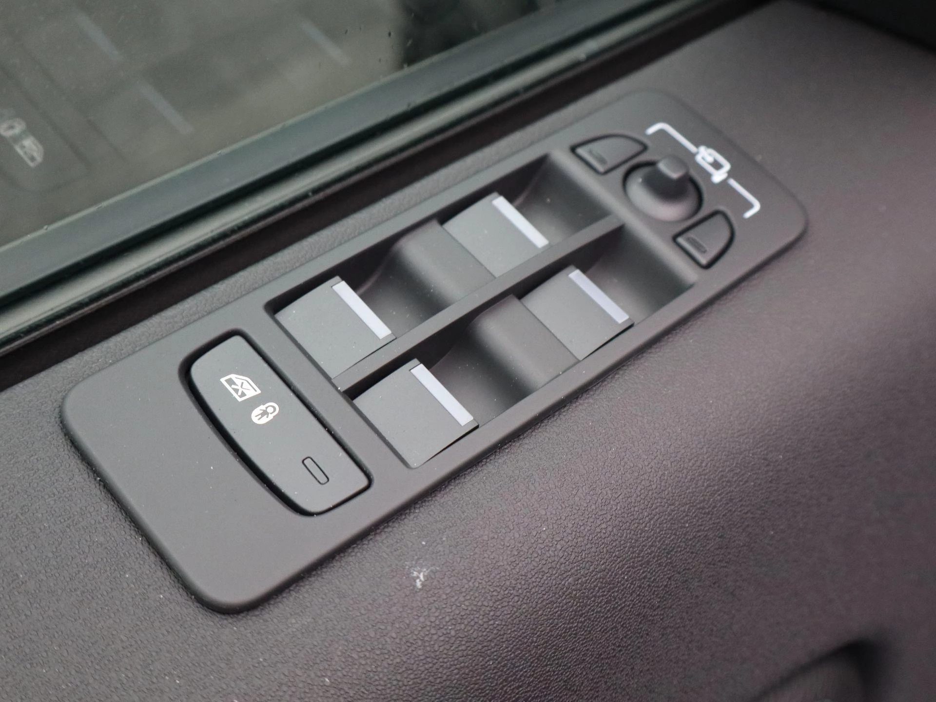 Land Rover-Discovery Sport-image-28