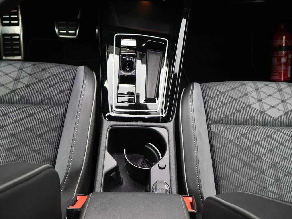Volkswagen-Golf-image-16