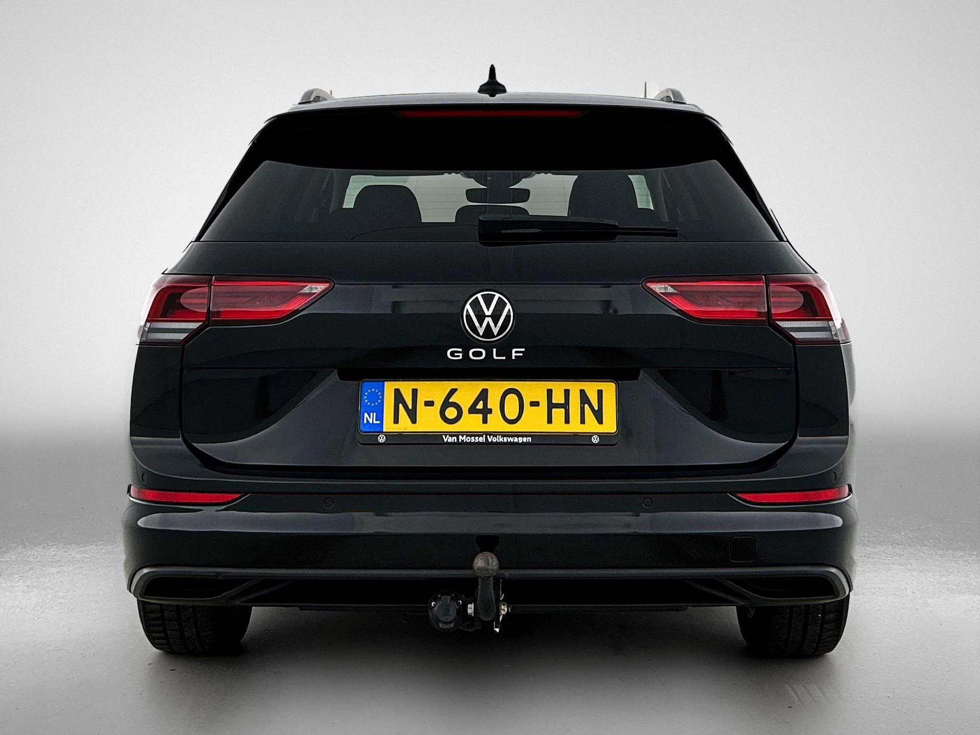 Volkswagen-Golf-image-2