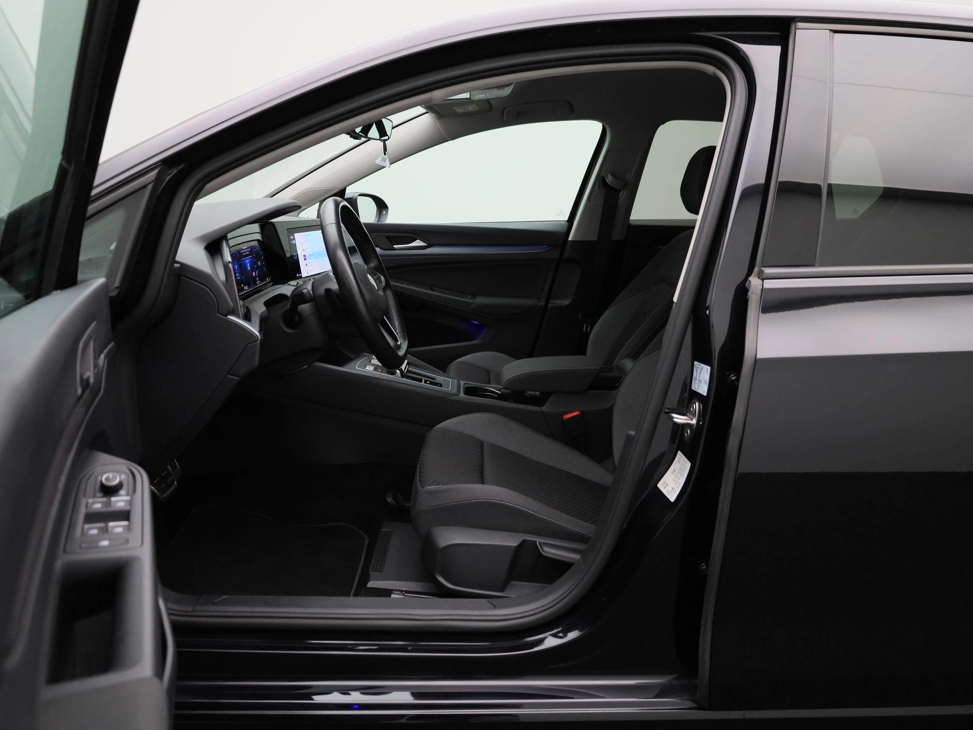 Volkswagen-Golf-image-9