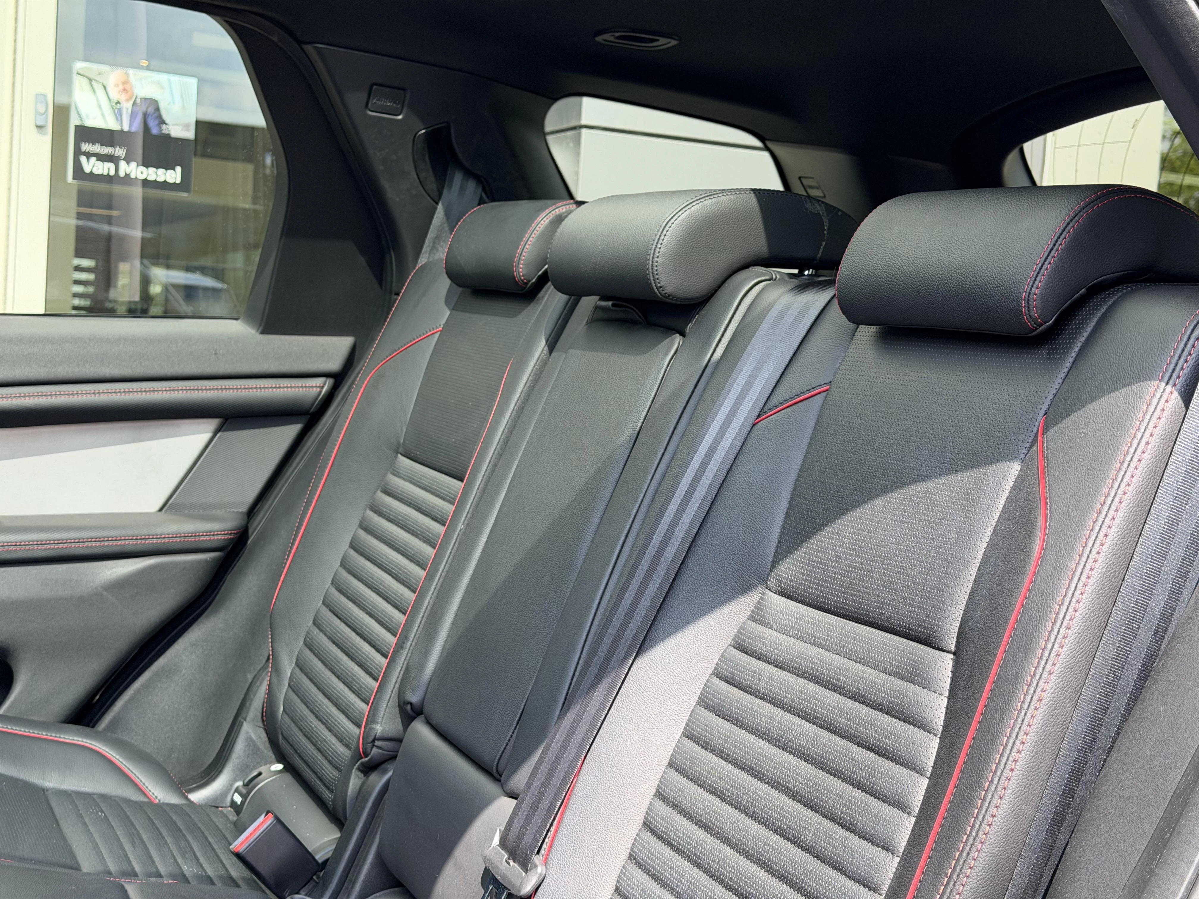 Land Rover-Discovery Sport-image-9