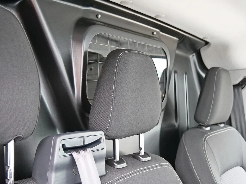 Volkswagen-Transporter-image-9