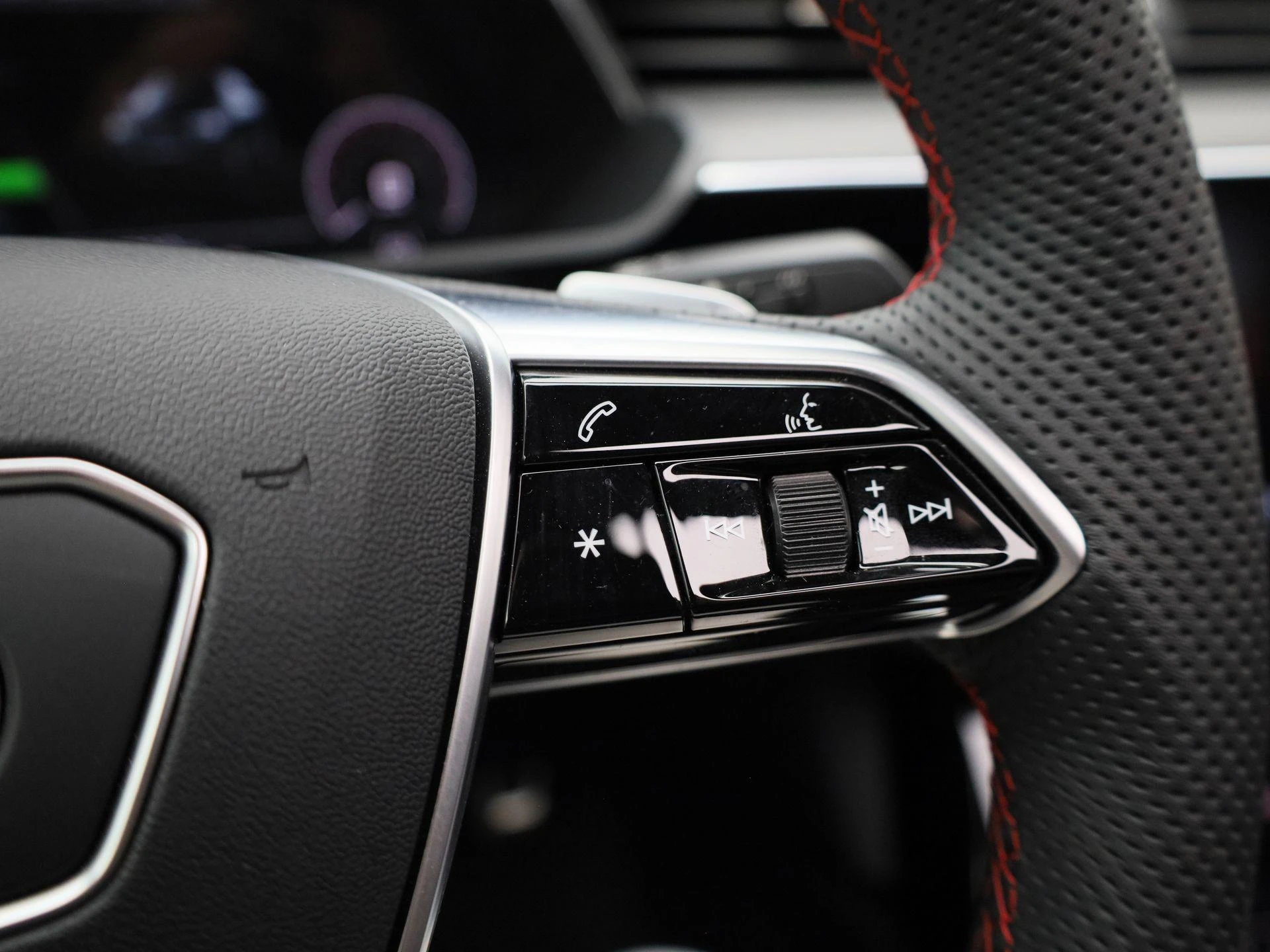 Audi-Q8 Sportback e-tron-image-18
