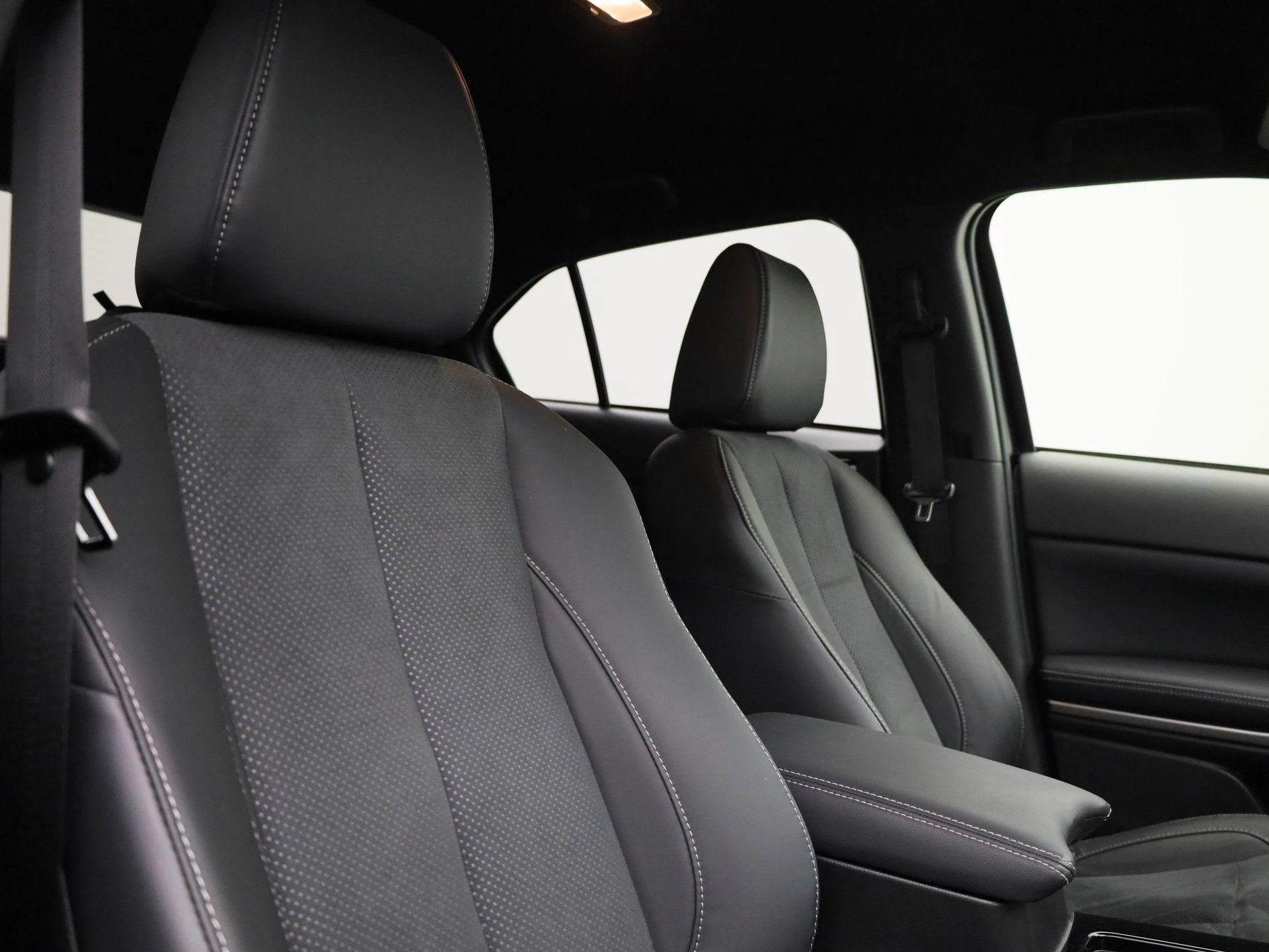 Mitsubishi-Eclipse Cross-image-39