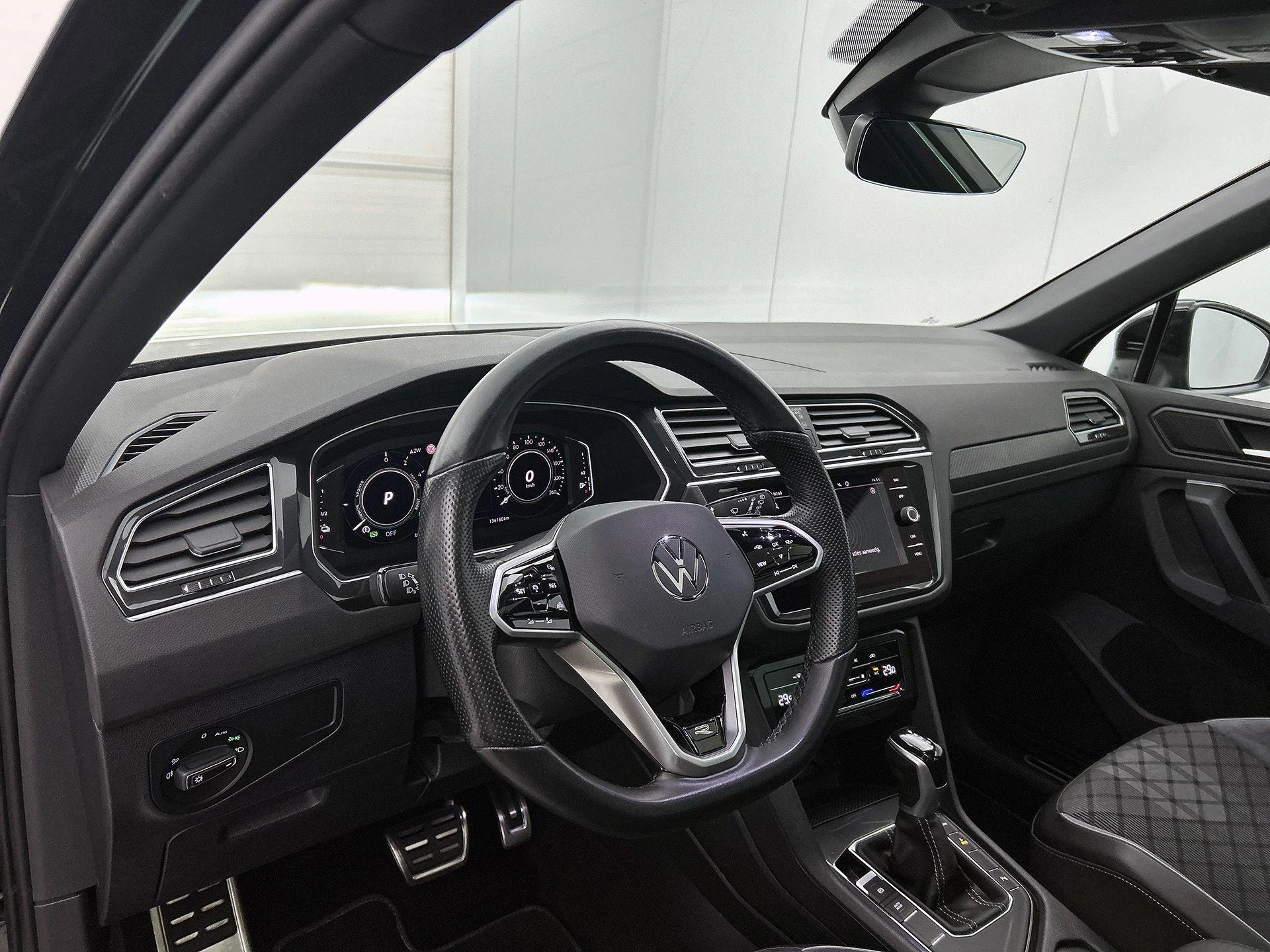 Volkswagen-Tiguan-image-16
