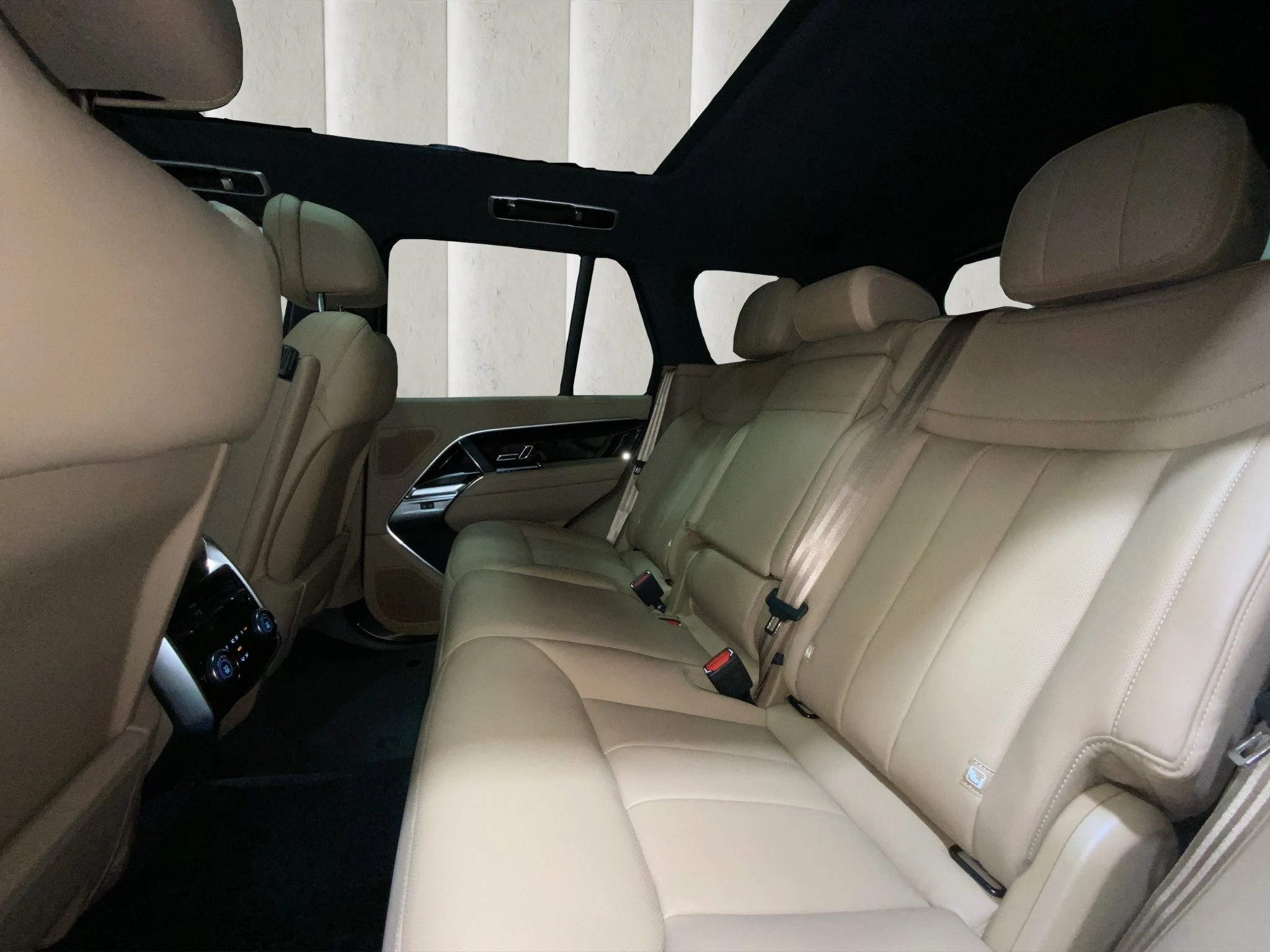 Land Rover-Range Rover-image-7