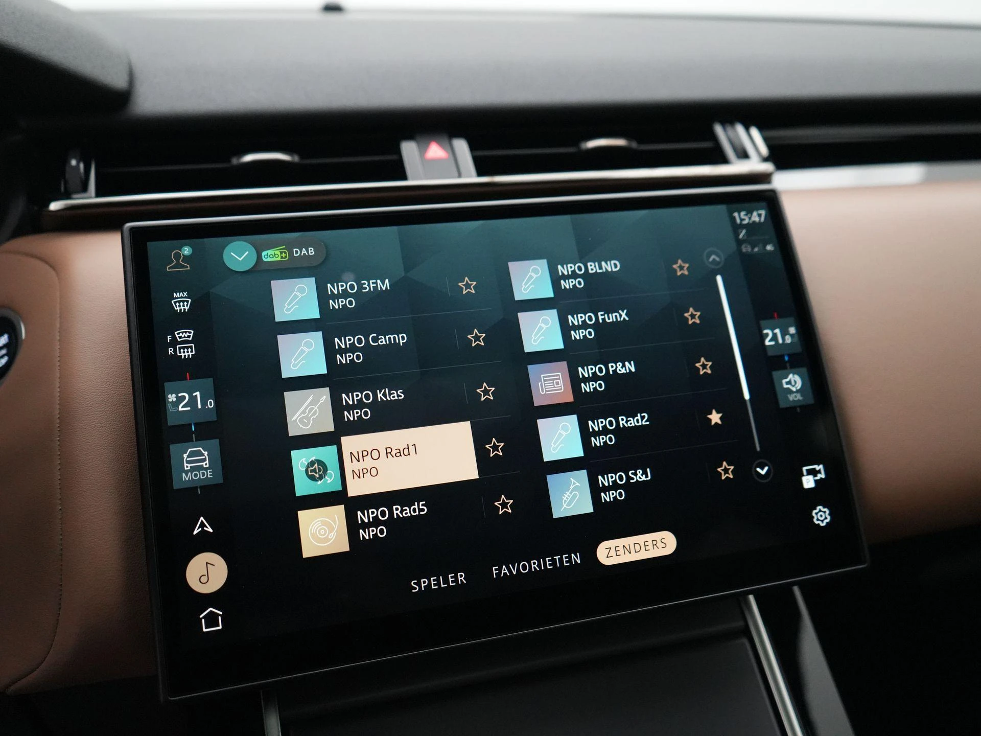 Land Rover-Range Rover Velar-image-25