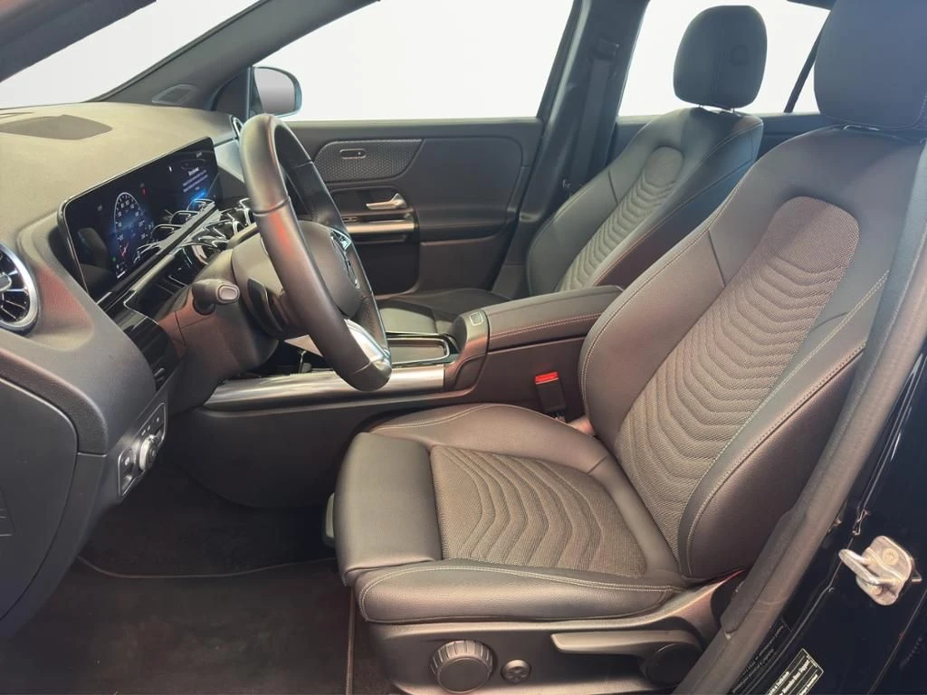 Mercedes-Benz-GLA 200 d-image-19