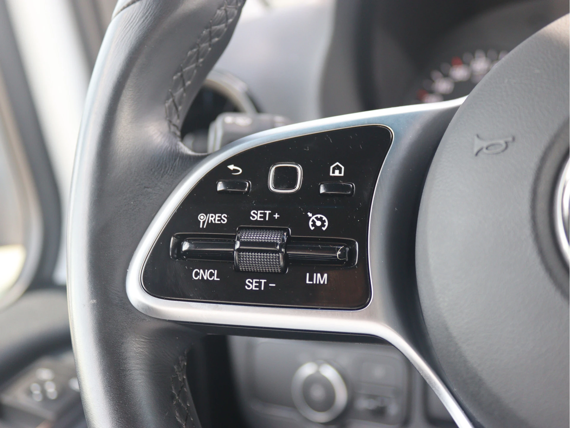 Mercedes-Benz-Sprinter-image-7