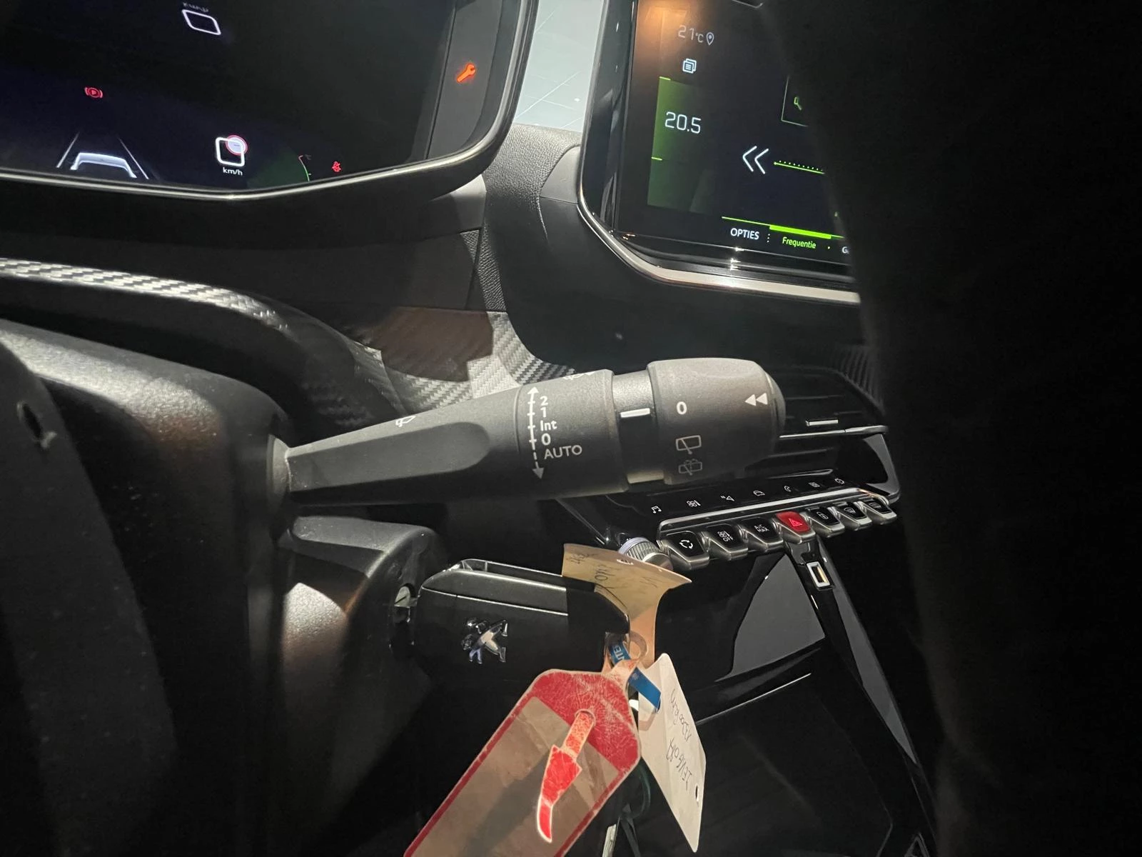 Peugeot-208-image-19