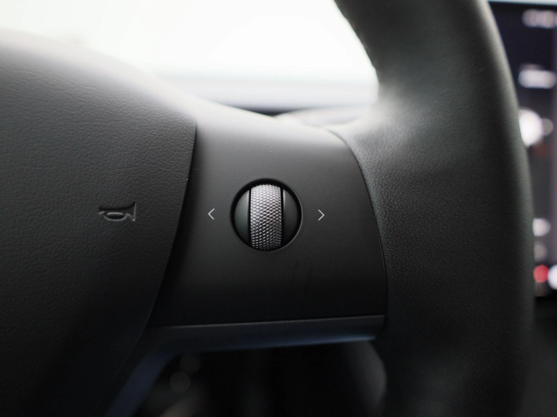 Tesla-Model Y-image-17