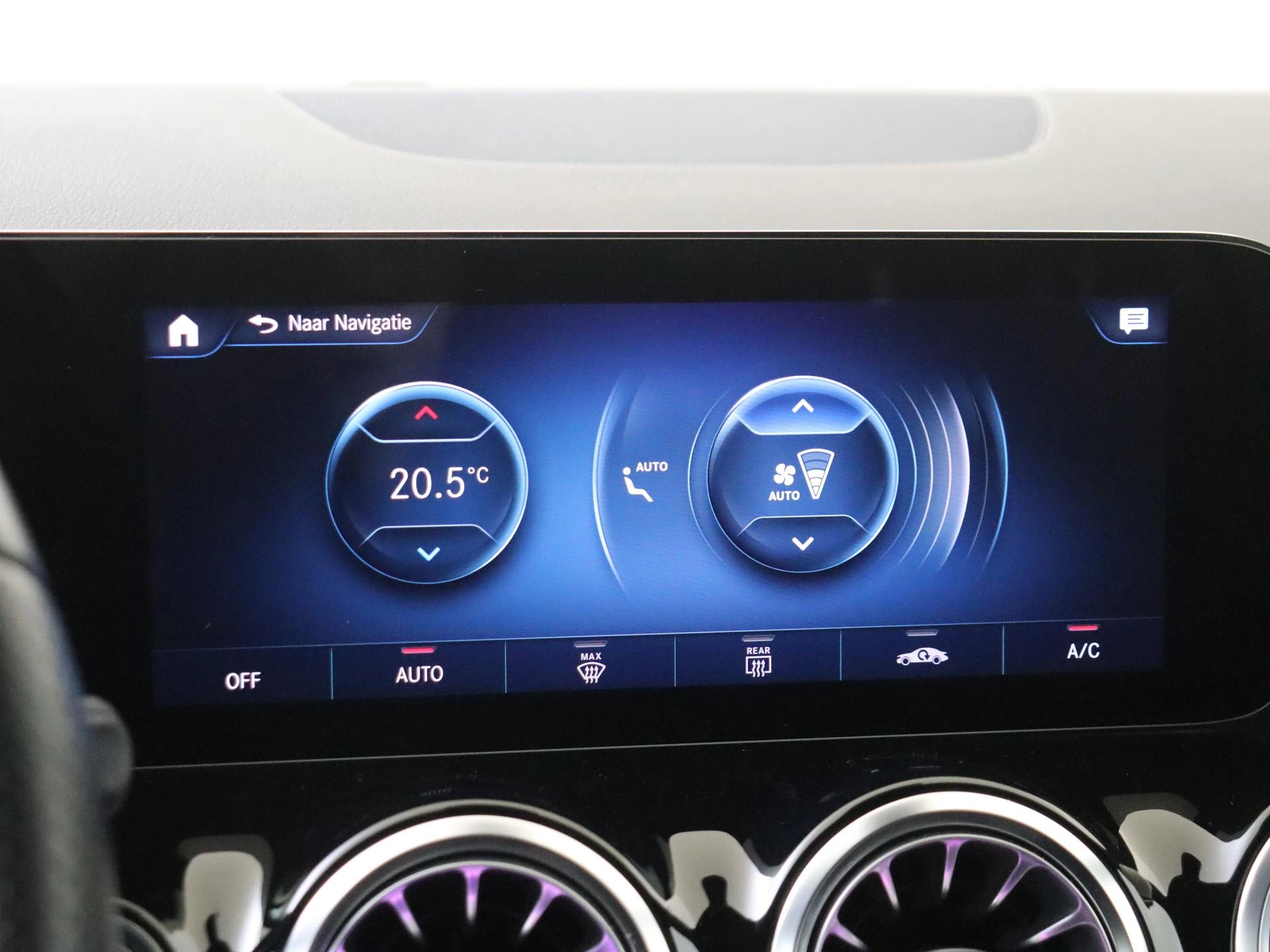Mercedes-Benz-GLA-image-20