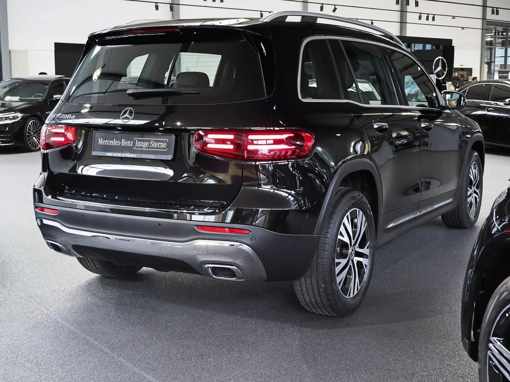 Mercedes-Benz-GLB 200 d-image-5