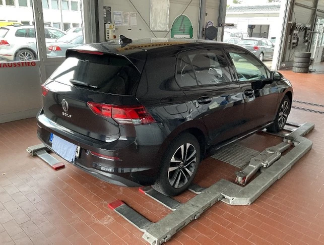 Volkswagen-Golf-image-2