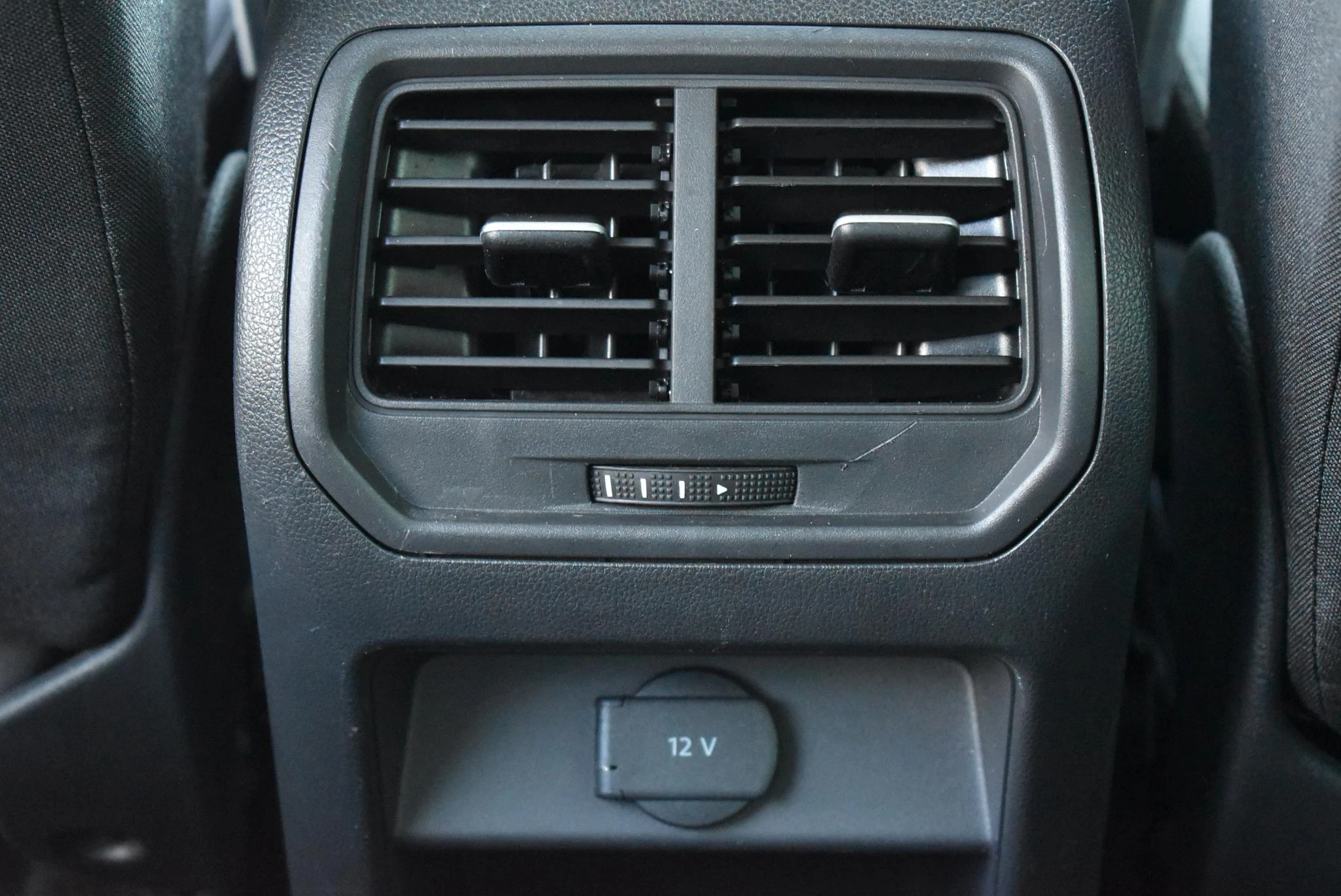 Volkswagen-Golf Sportsvan-image-46