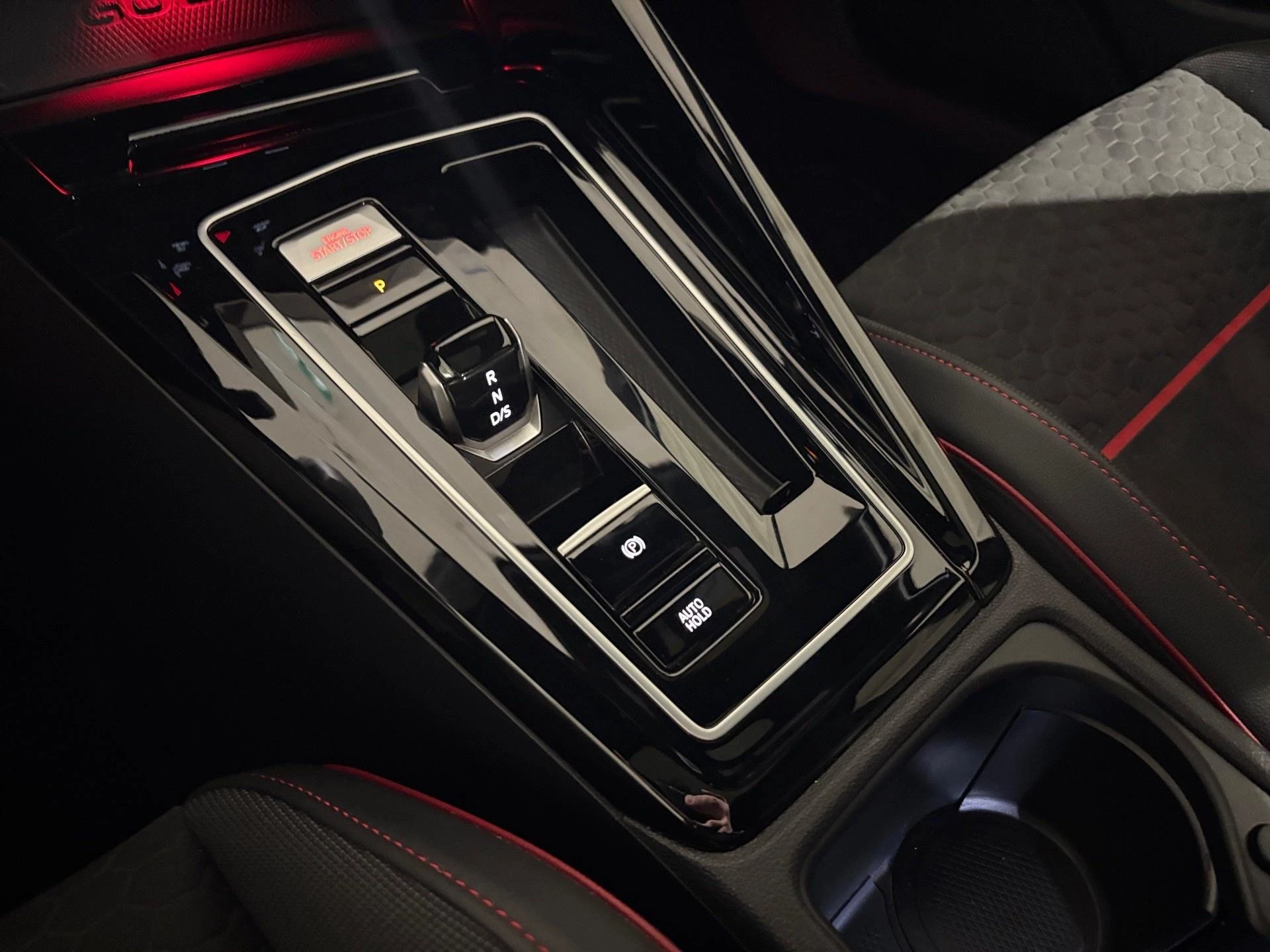 Volkswagen-Golf-image-9