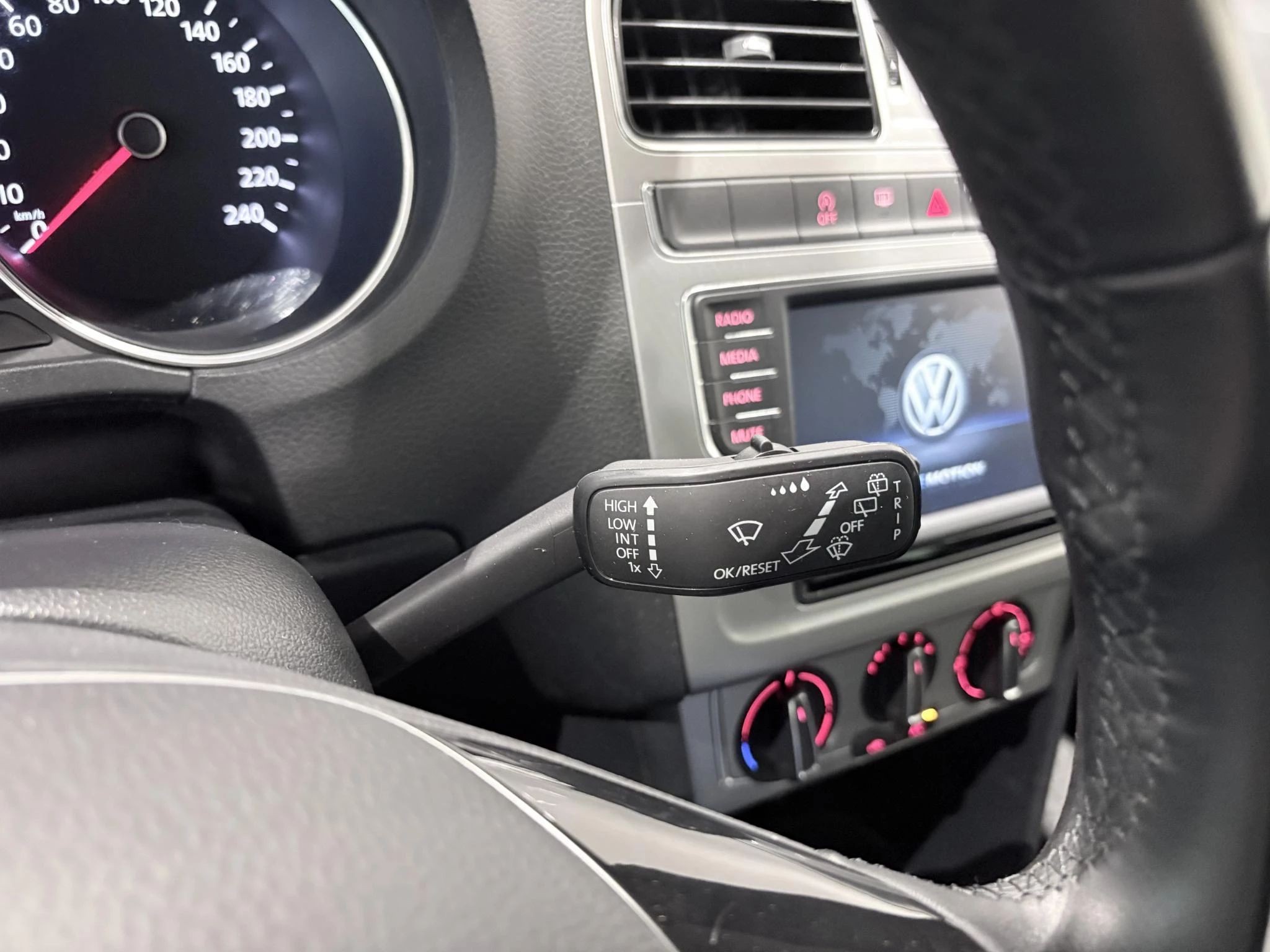 Volkswagen-Polo-image-14