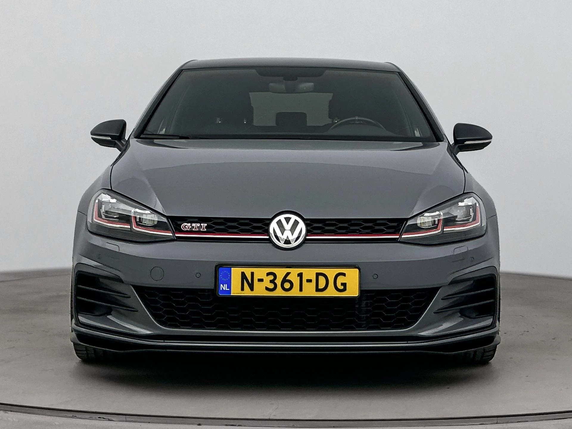 Volkswagen-Golf-image-4