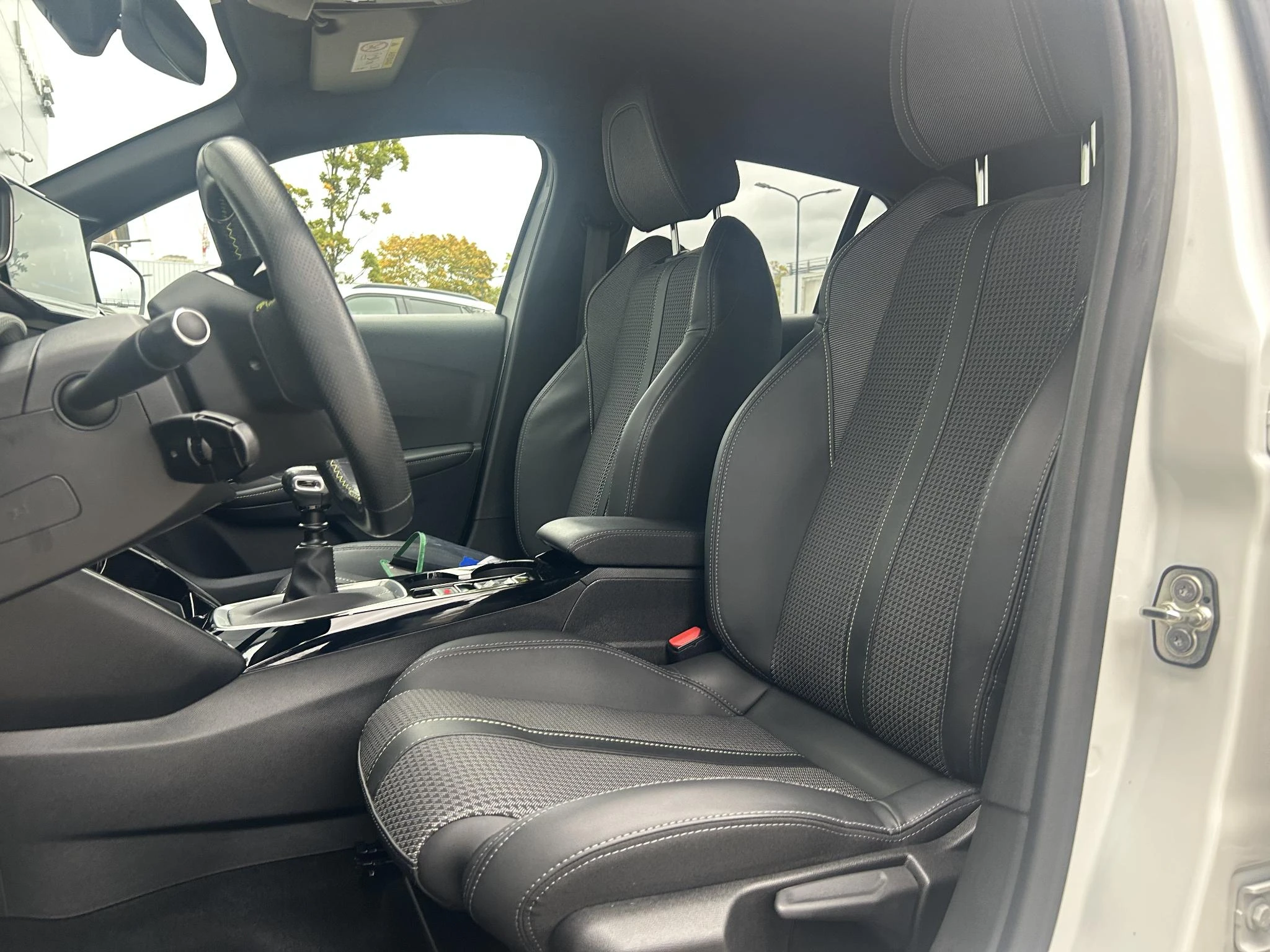 Peugeot-208-image-19