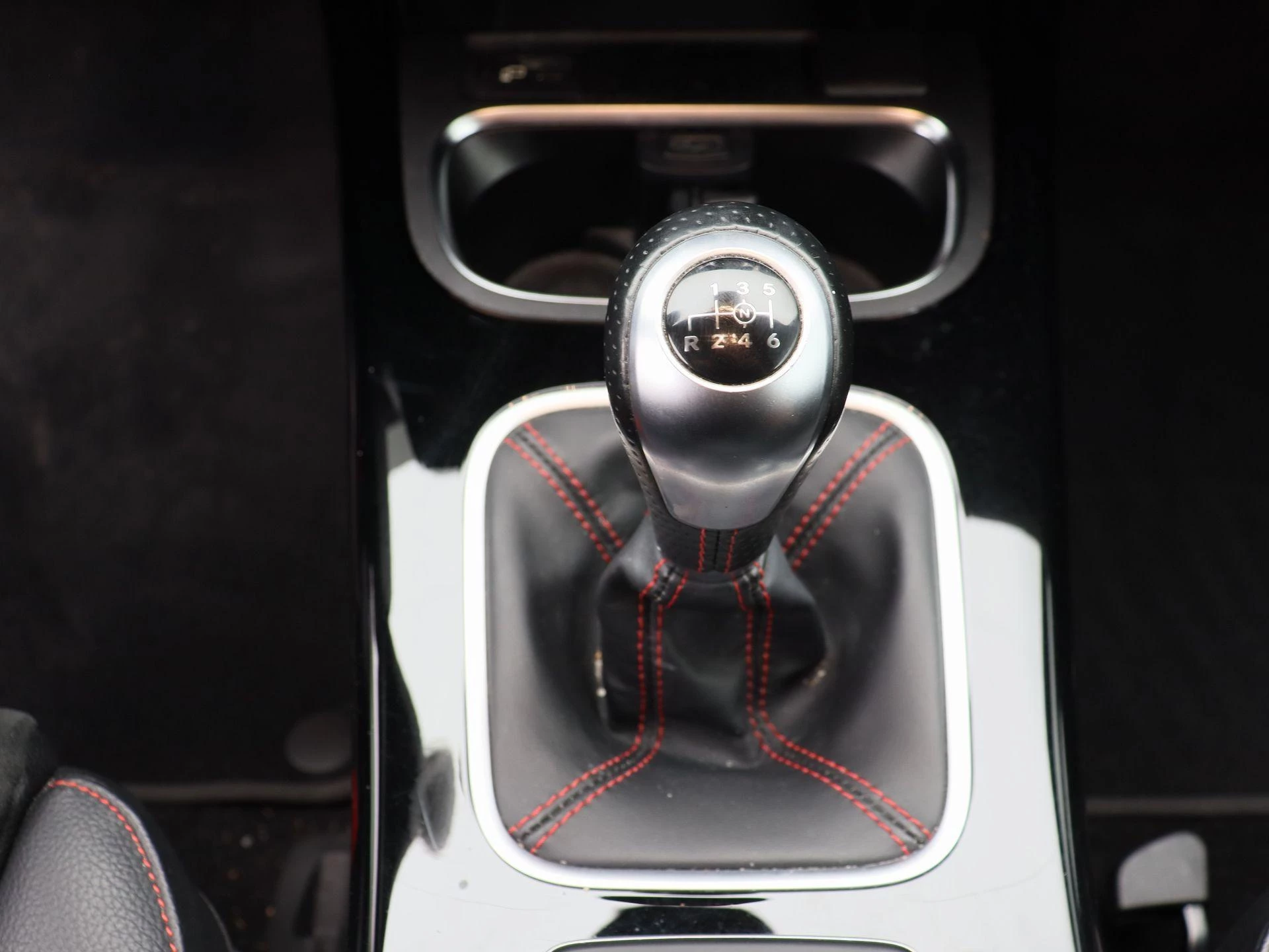 Mercedes-Benz A-Klasse 160 AMG LINE + PANORAMISCH DAK + CARPLAY + CAMERA + NIGHTPAKKET
