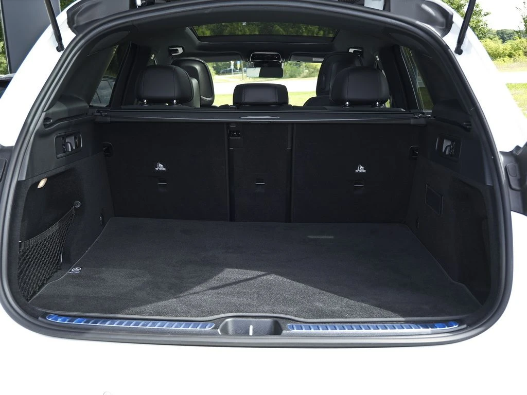 Mercedes-Benz-GLC 220 d-image-16