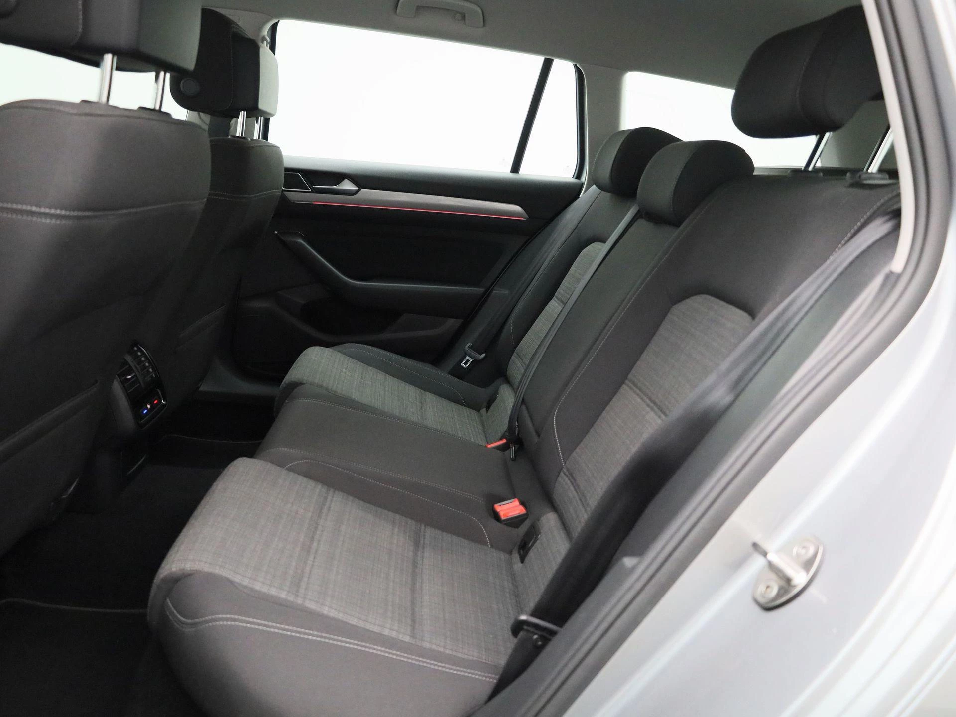 Volkswagen Passat Variant 2.0 TDI 90kW DSG Style Business Elektrische kofferklep | Camera | Adapt cruise