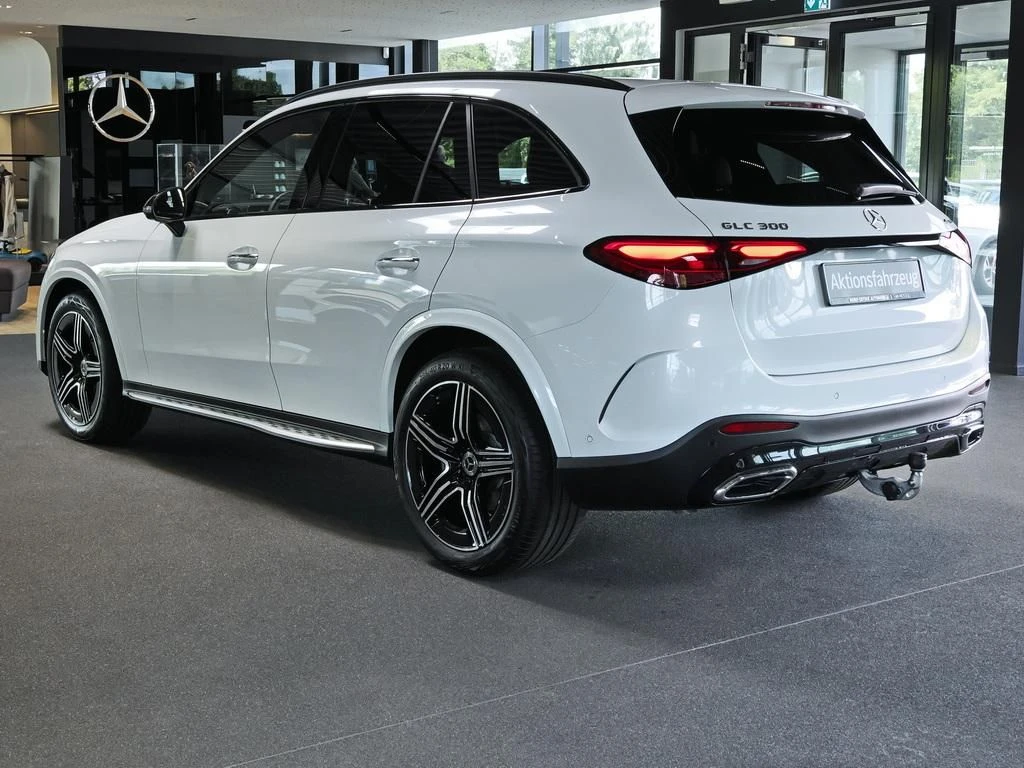 Mercedes-Benz-GLC 300-image-4