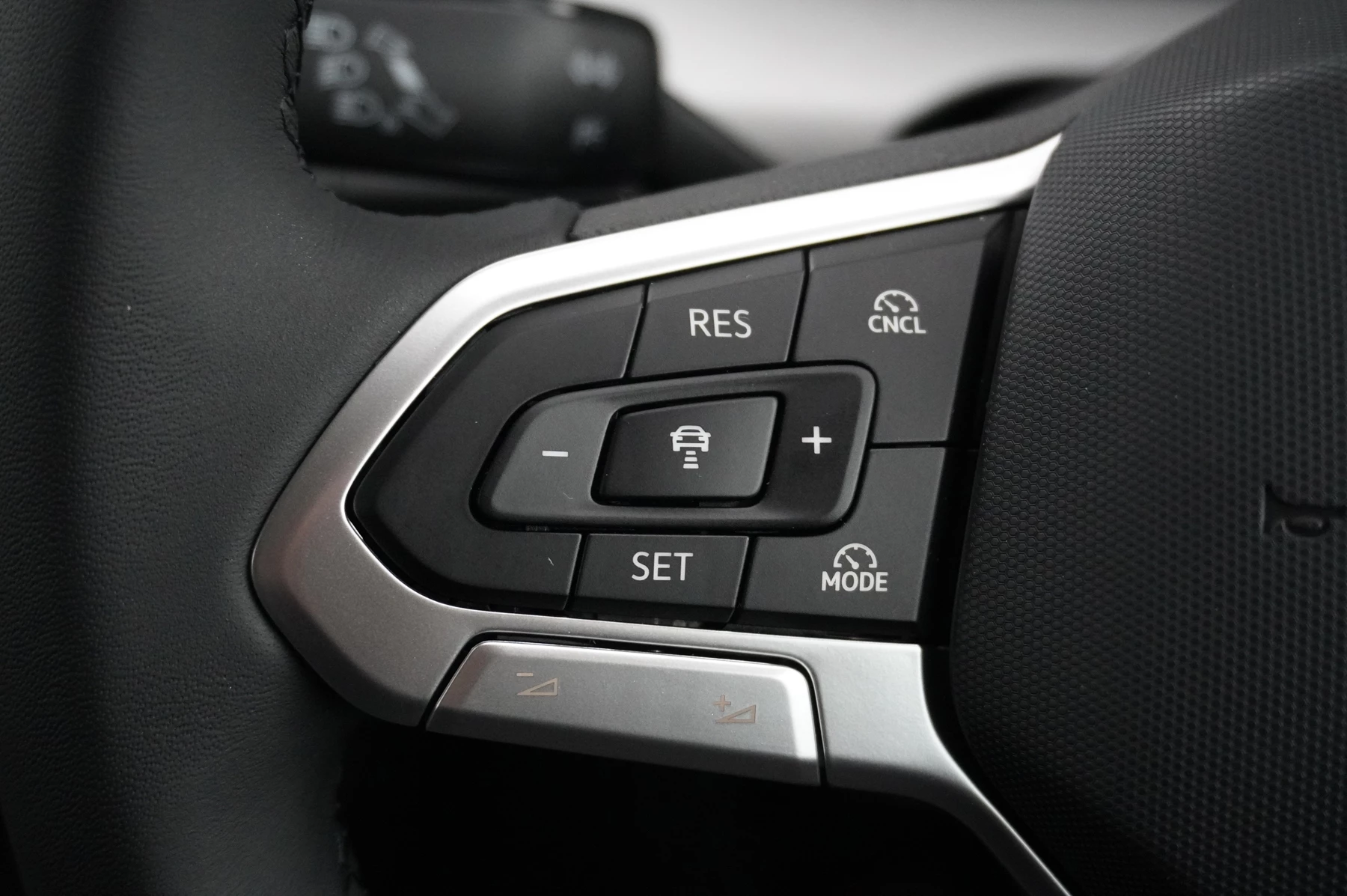 Volkswagen-Golf-image-26