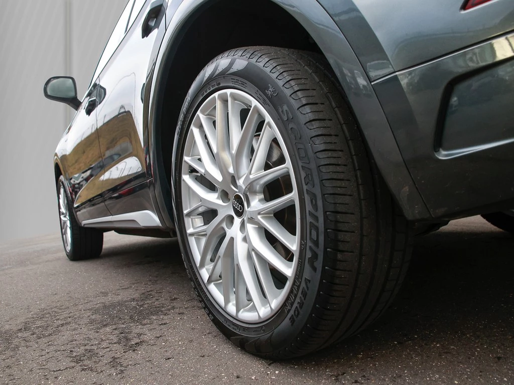 Audi Q5 55 TFSIe S line Matrix AHK B&O Business