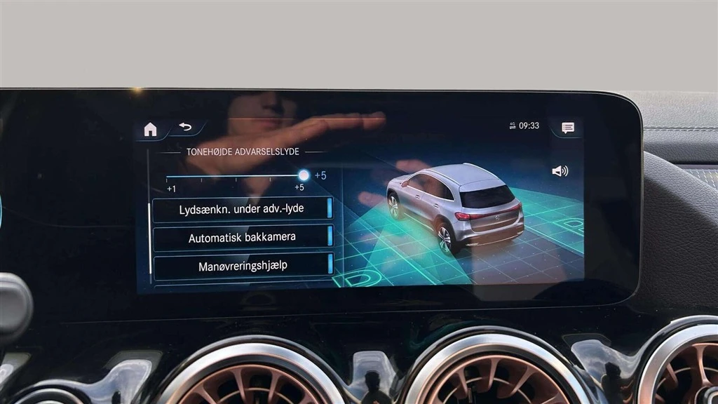 Mercedes-Benz-EQA-image-19