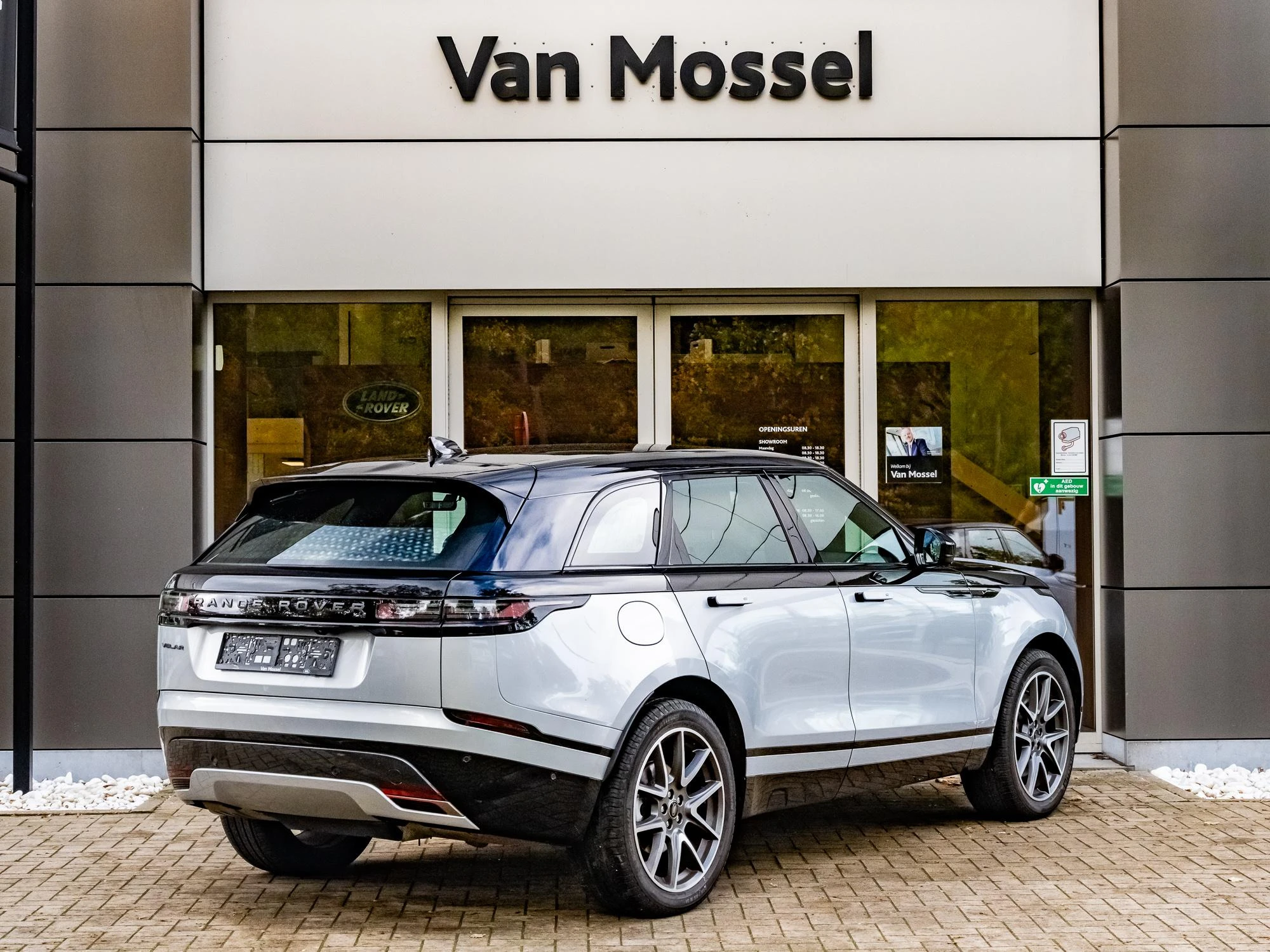 Land Rover-Range Rover Velar-image-5