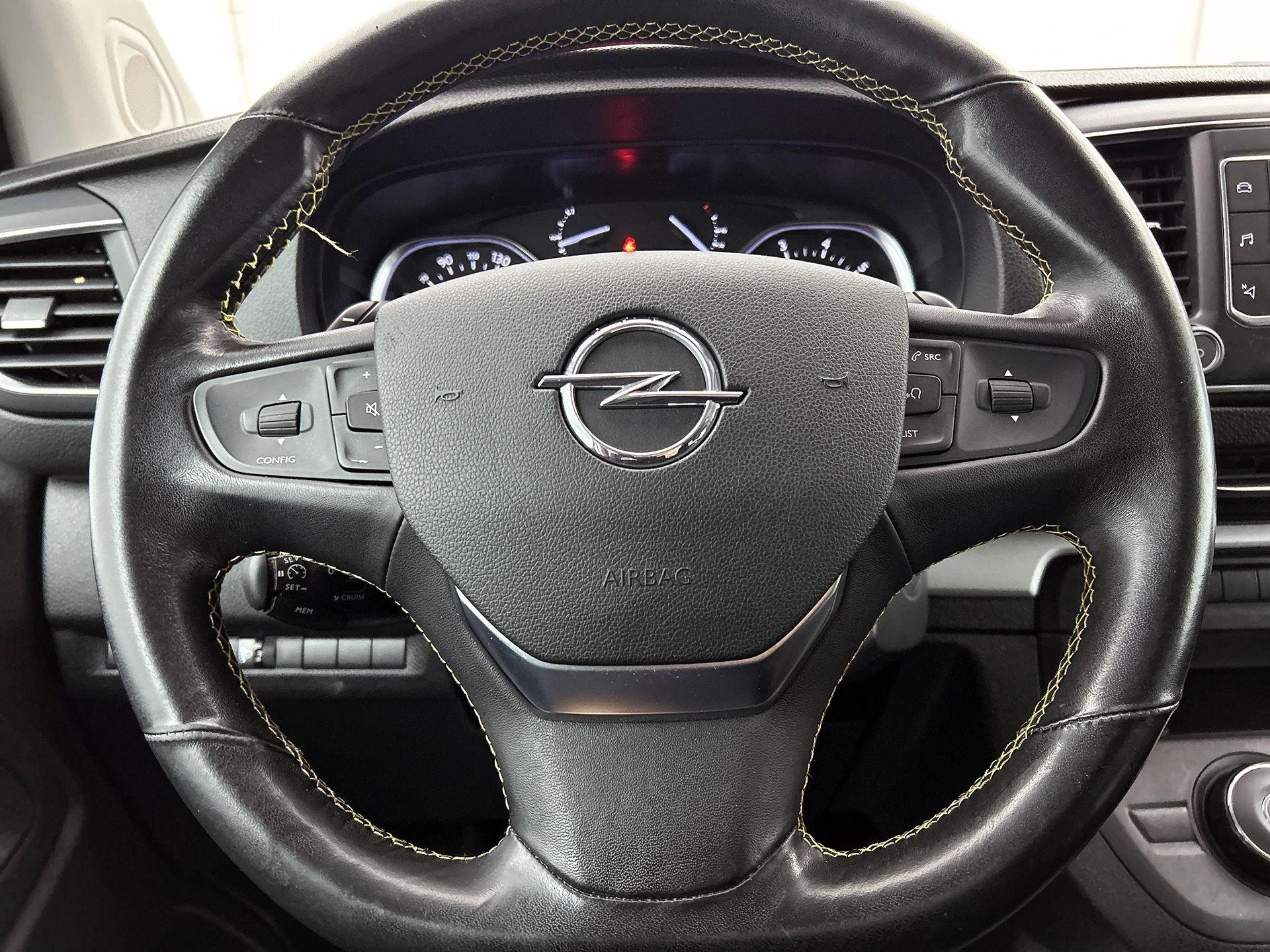 Opel-Vivaro-image-29