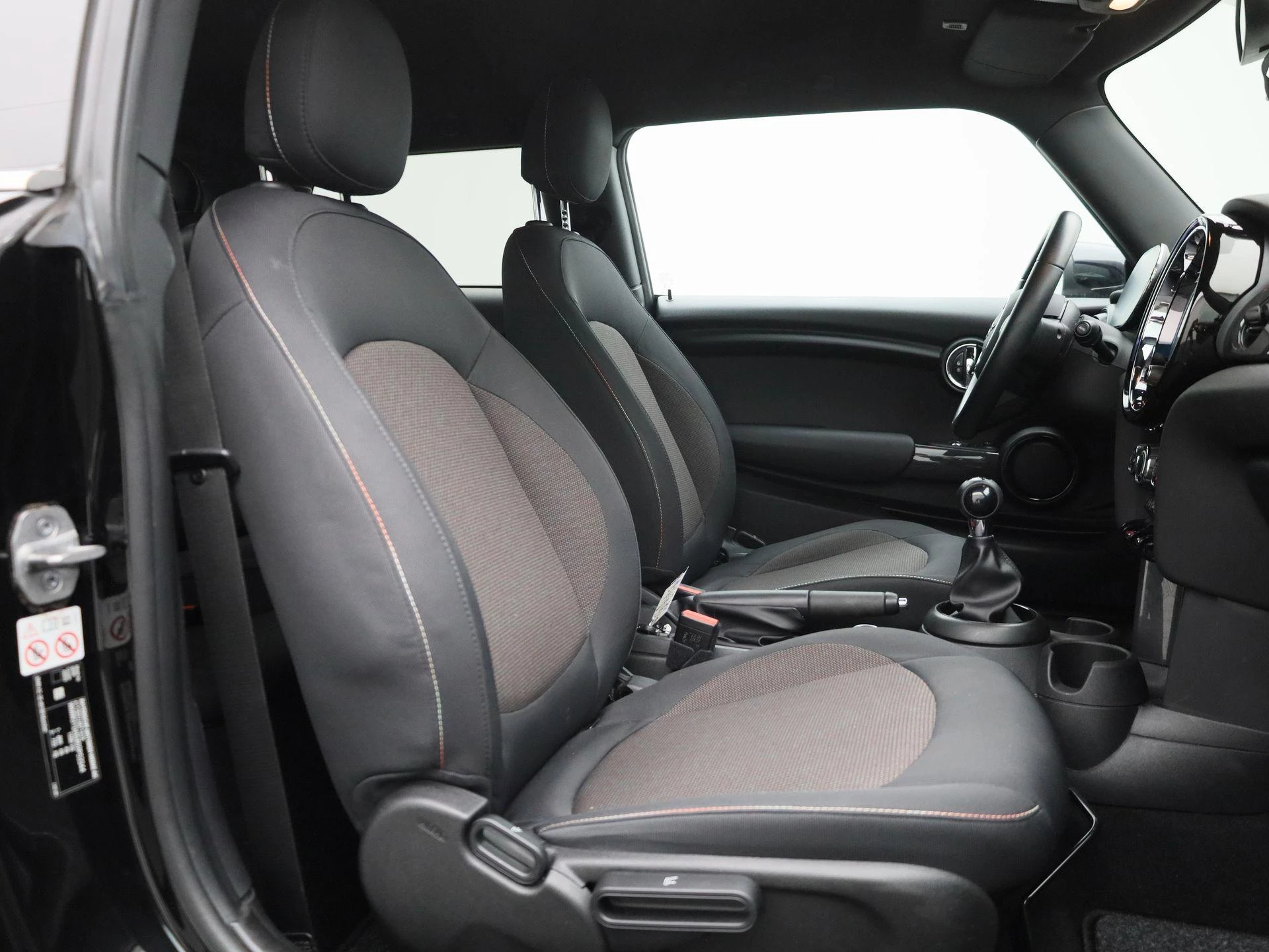 MINI-Cooper-image-32
