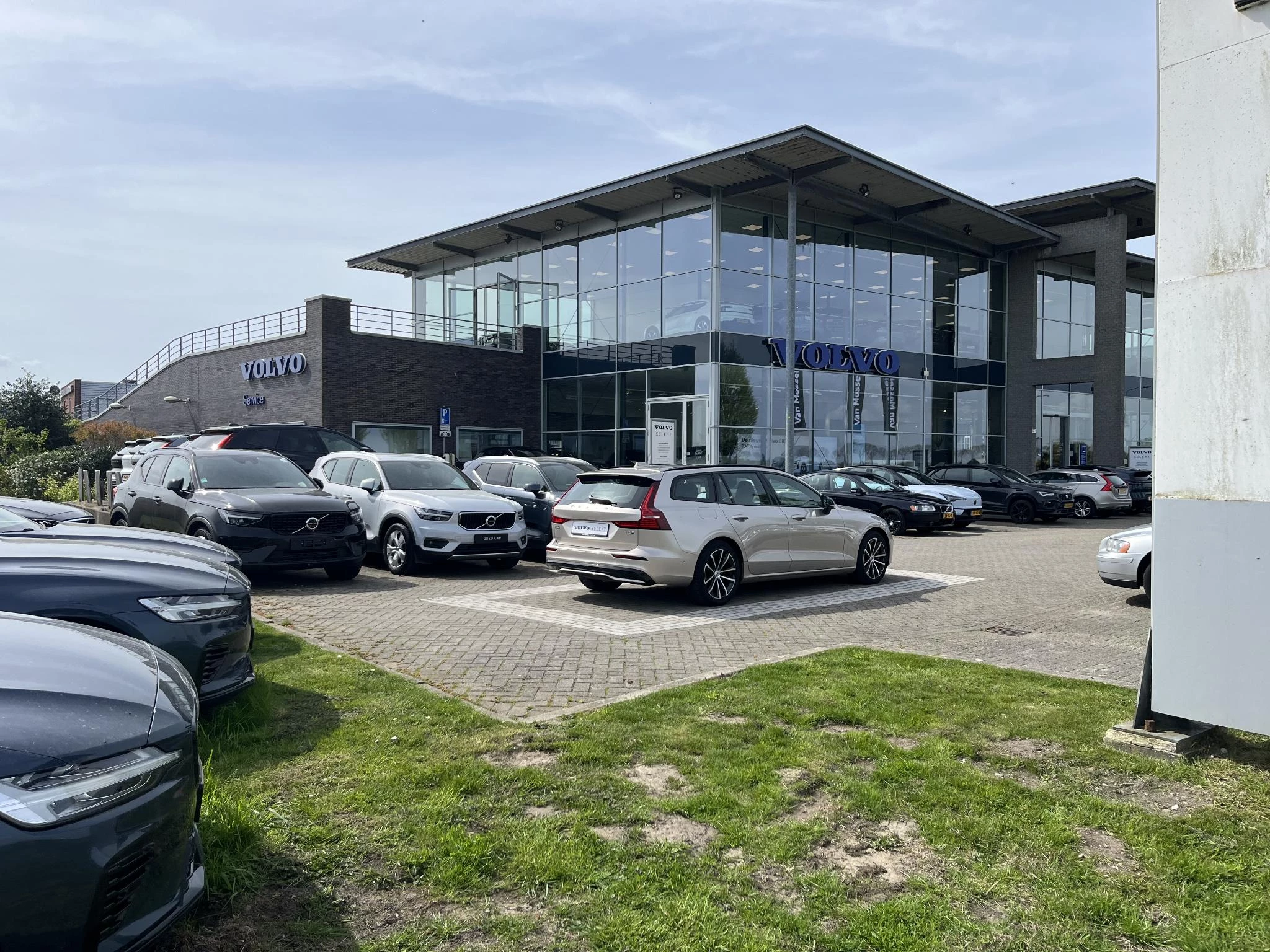 Volvo V60 T6 Plug-in hybrid AWD Plus Dark