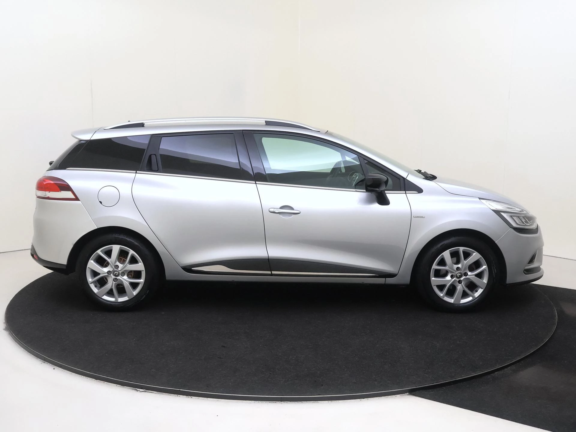 Renault-Clio-image-11
