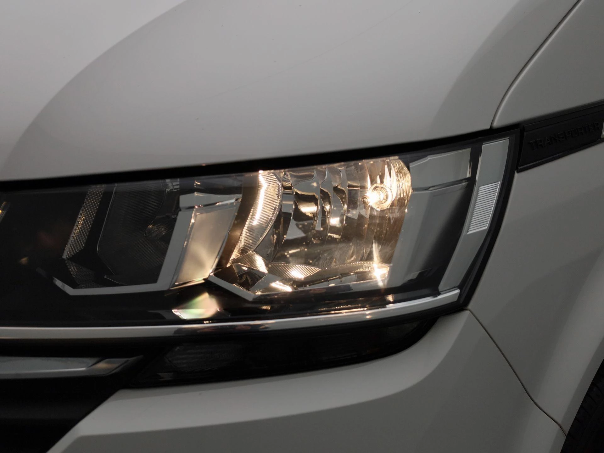Volkswagen-Transporter-image-10