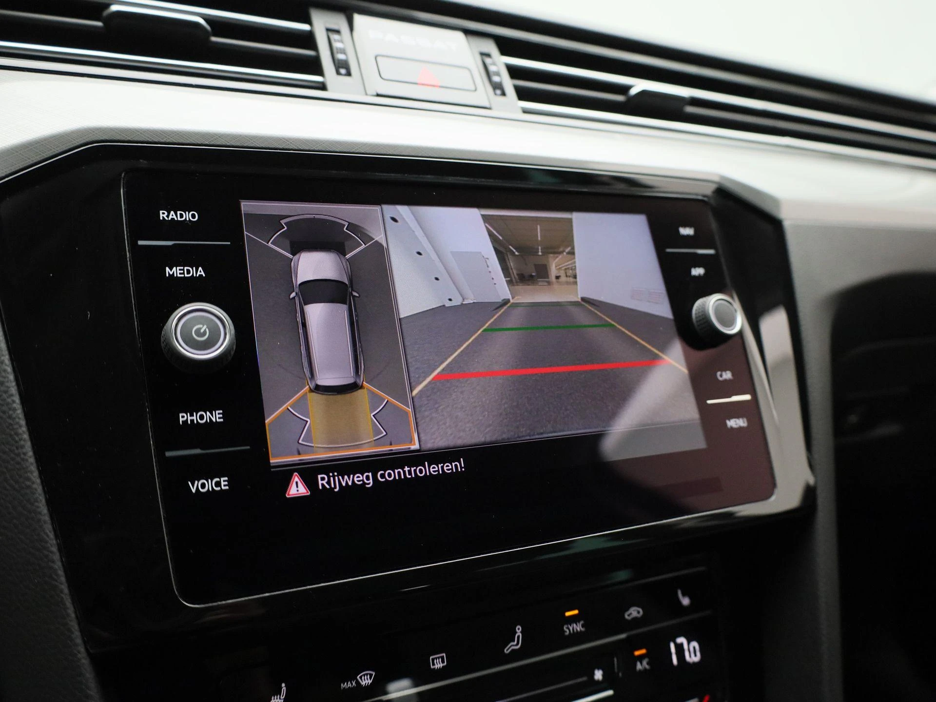 Volkswagen-Passat-image-27