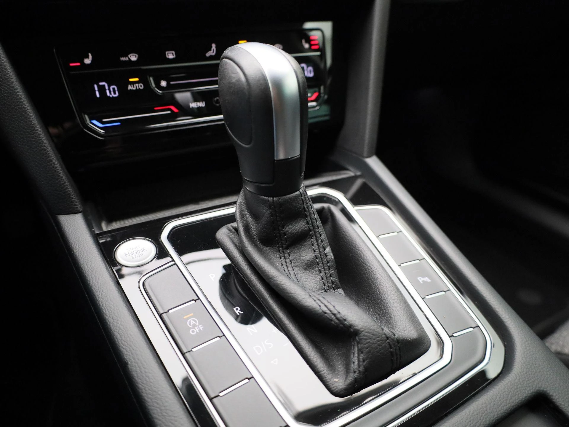 Volkswagen-Passat-image-25