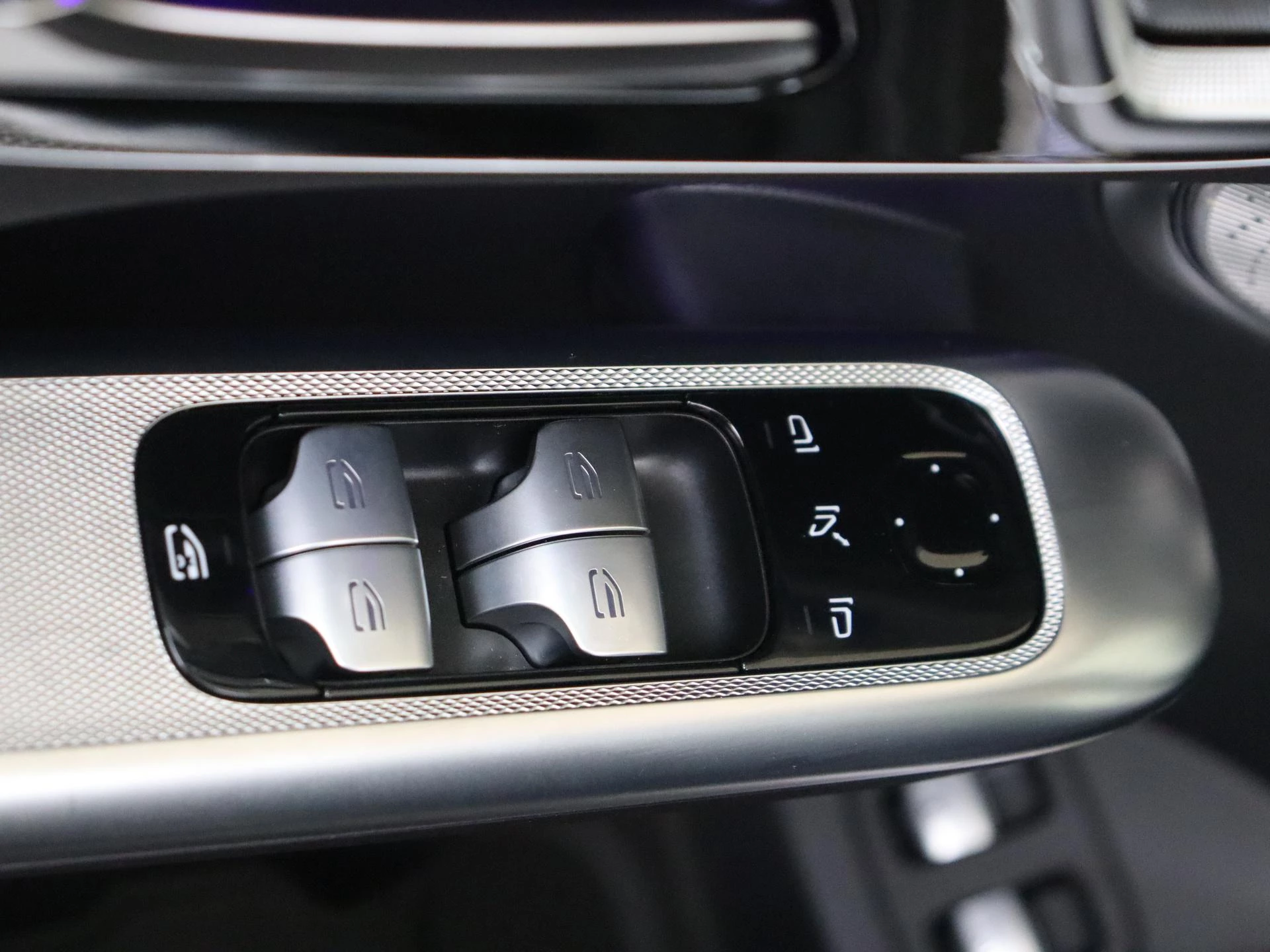 Mercedes-Benz-GLC-image-26