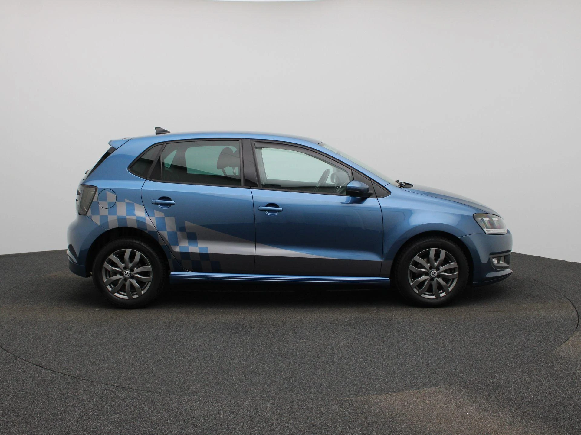 Volkswagen-Polo-image-5
