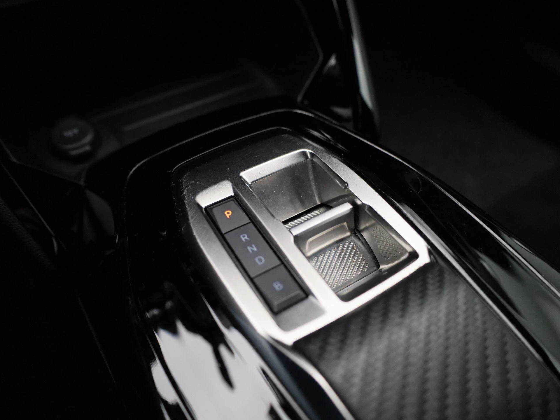 Peugeot-e-2008-image-23