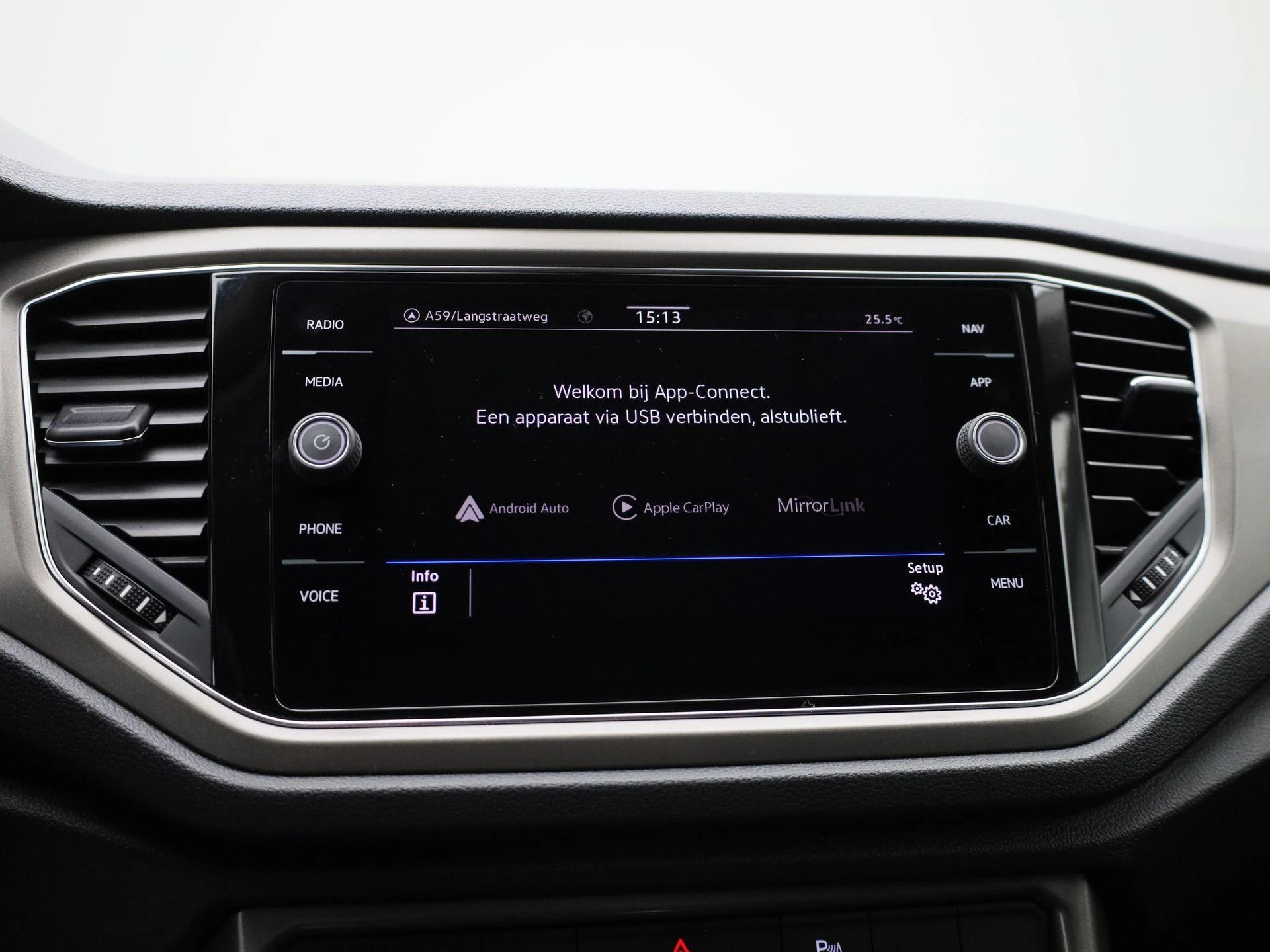 Volkswagen-T-Roc-image-23