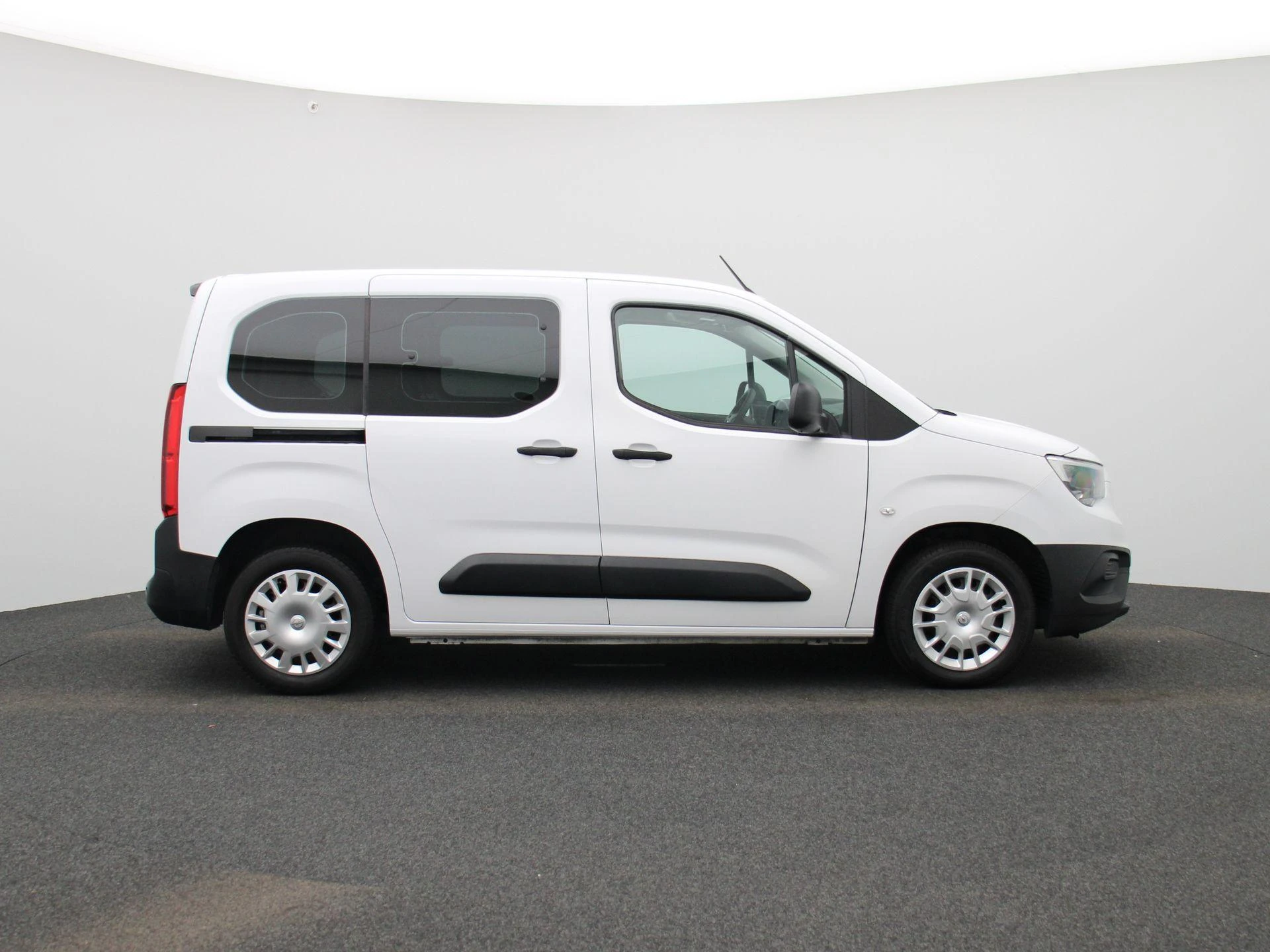 Opel-Combo Life-image-5