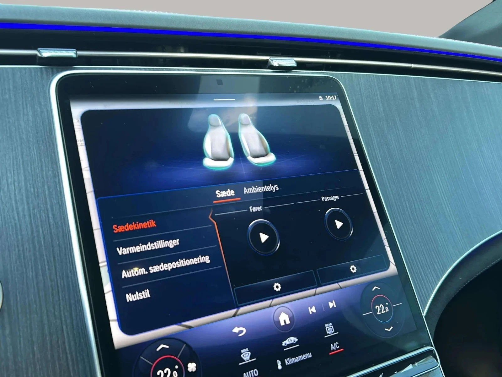 Mercedes-Benz-EQE-image-16